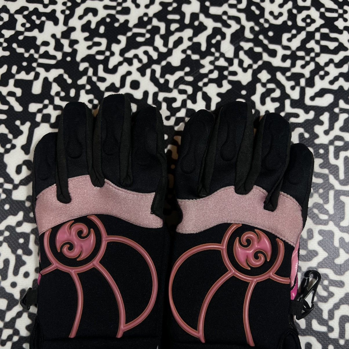 Japanese Brand Vintage Y2K SCOTT Sexy Porn Girl Print Gloves Ski Snow Style Size ONE SIZE - 7 Thumbnail
