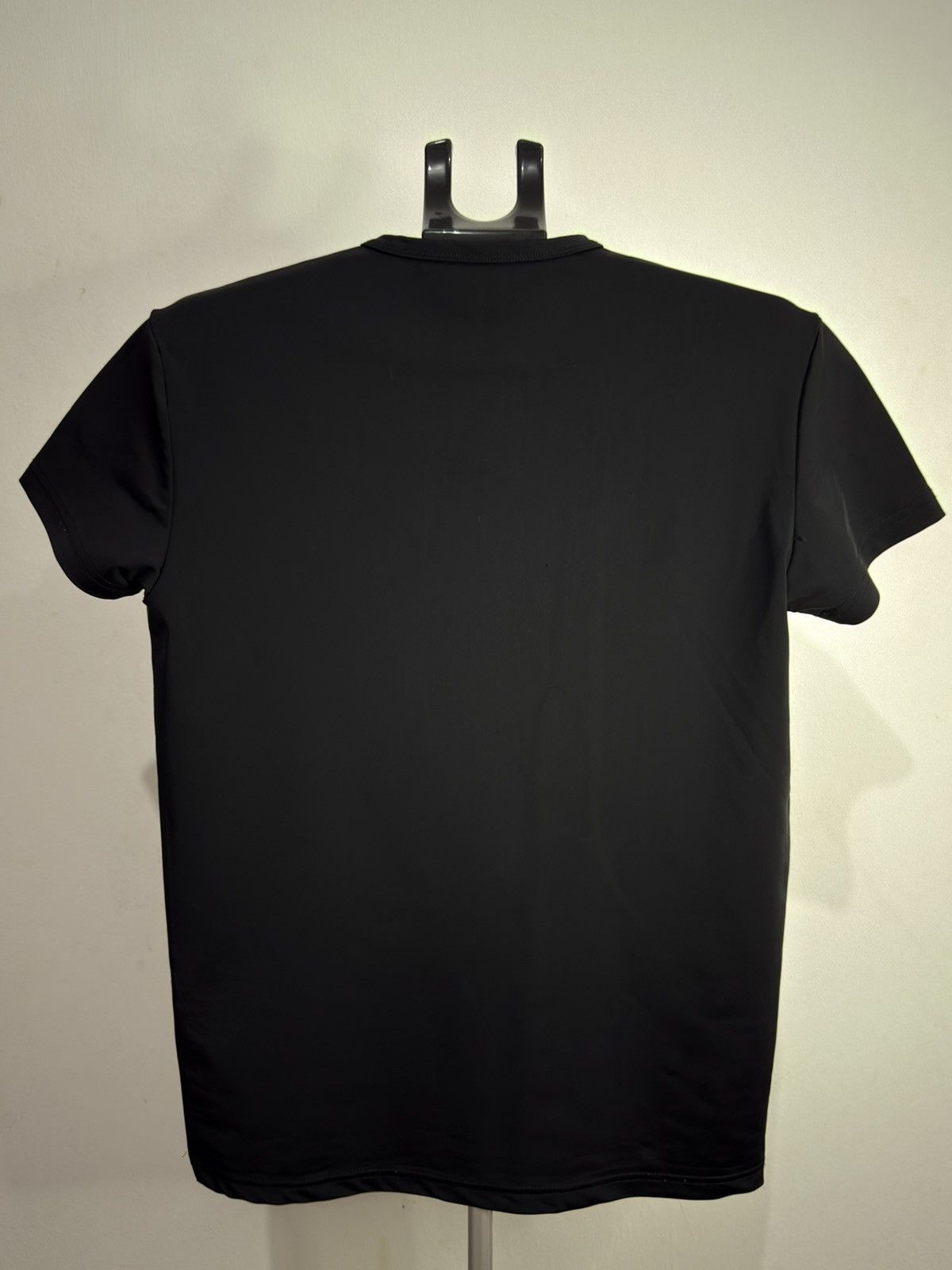 Emporio Armani Fitted V-neck T-shirt Size US M / EU 48-50 / 2 - 2 Thumbnail