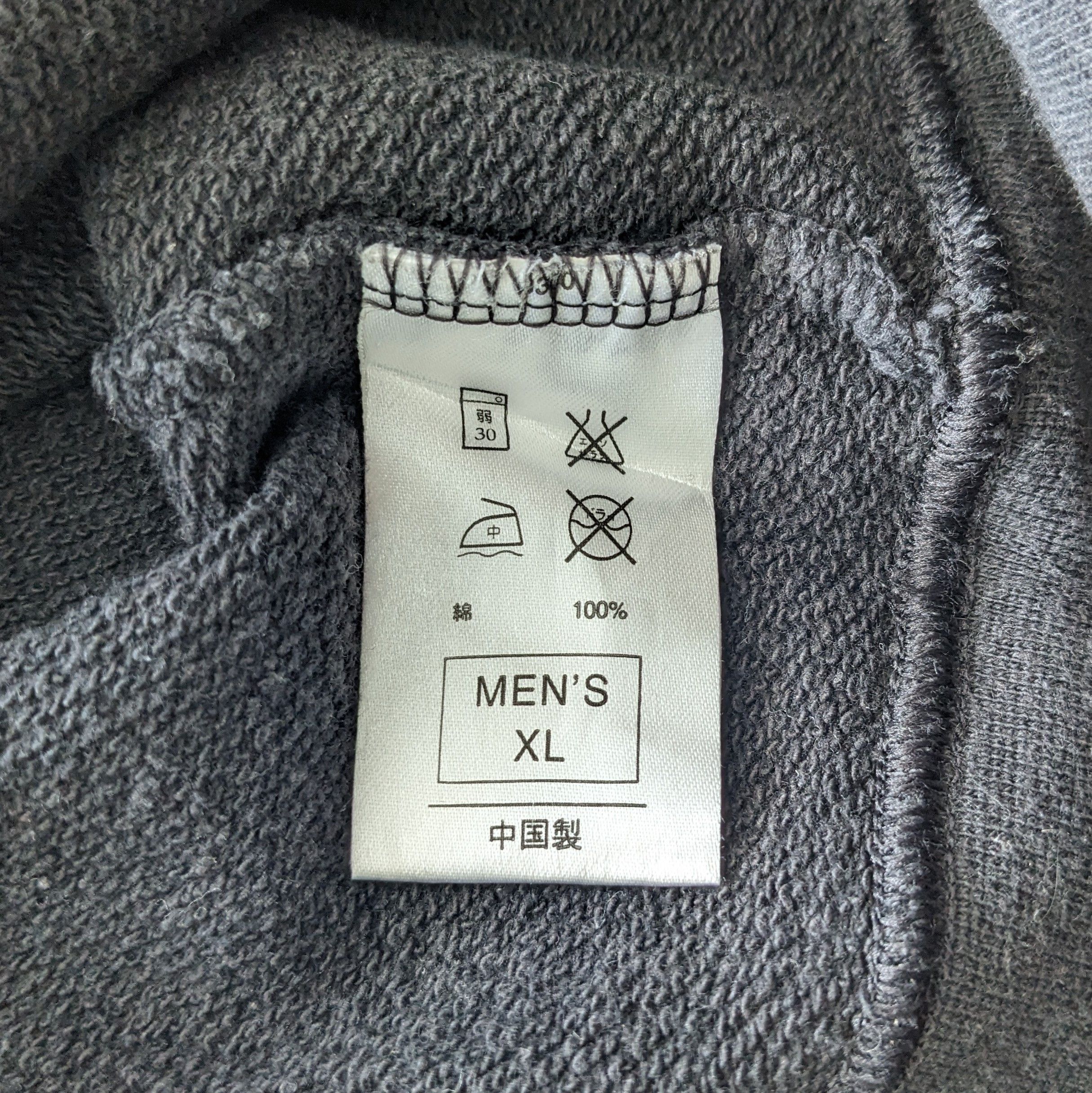 Nike Vintage NIKE TWOTHOUSANDFOUR Small Logo Sweatshirt Size US L / EU 52-54 / 3 - 8 Thumbnail
