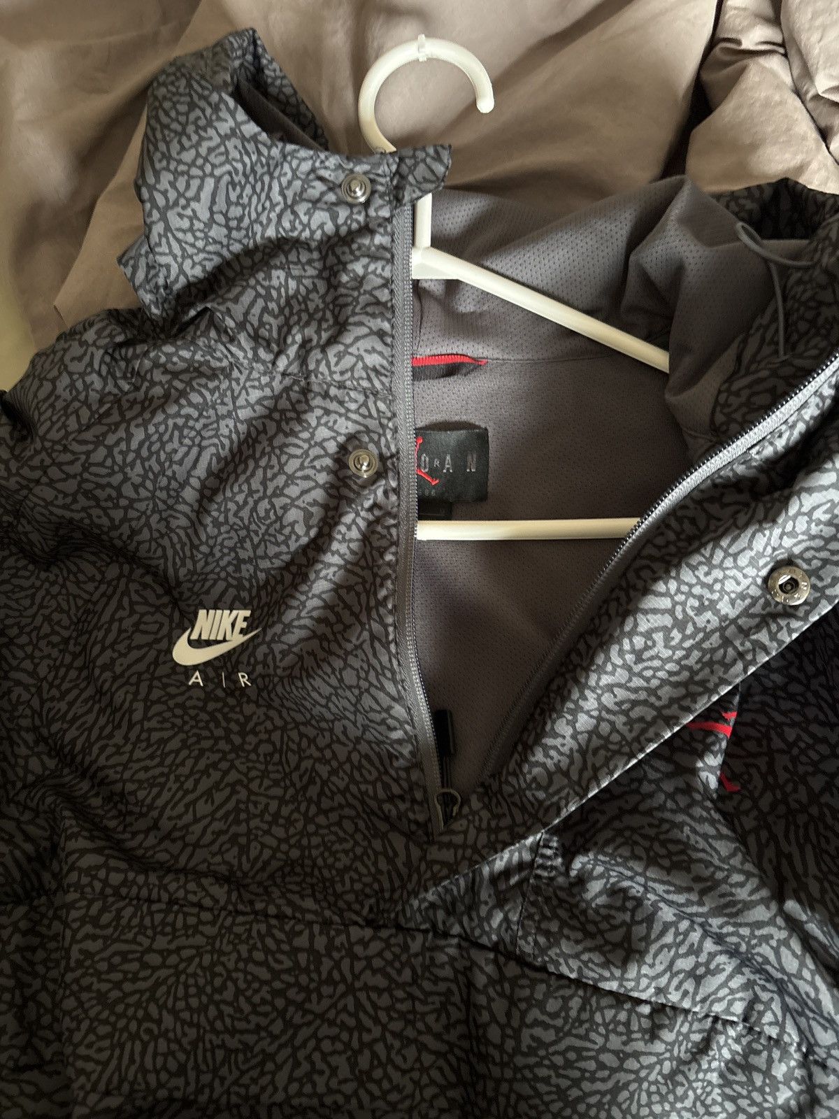 Jordan Brand Jordan 3 Elephant Print Anorak Jacket Size US L / EU 52-54 / 3 - 4 Thumbnail