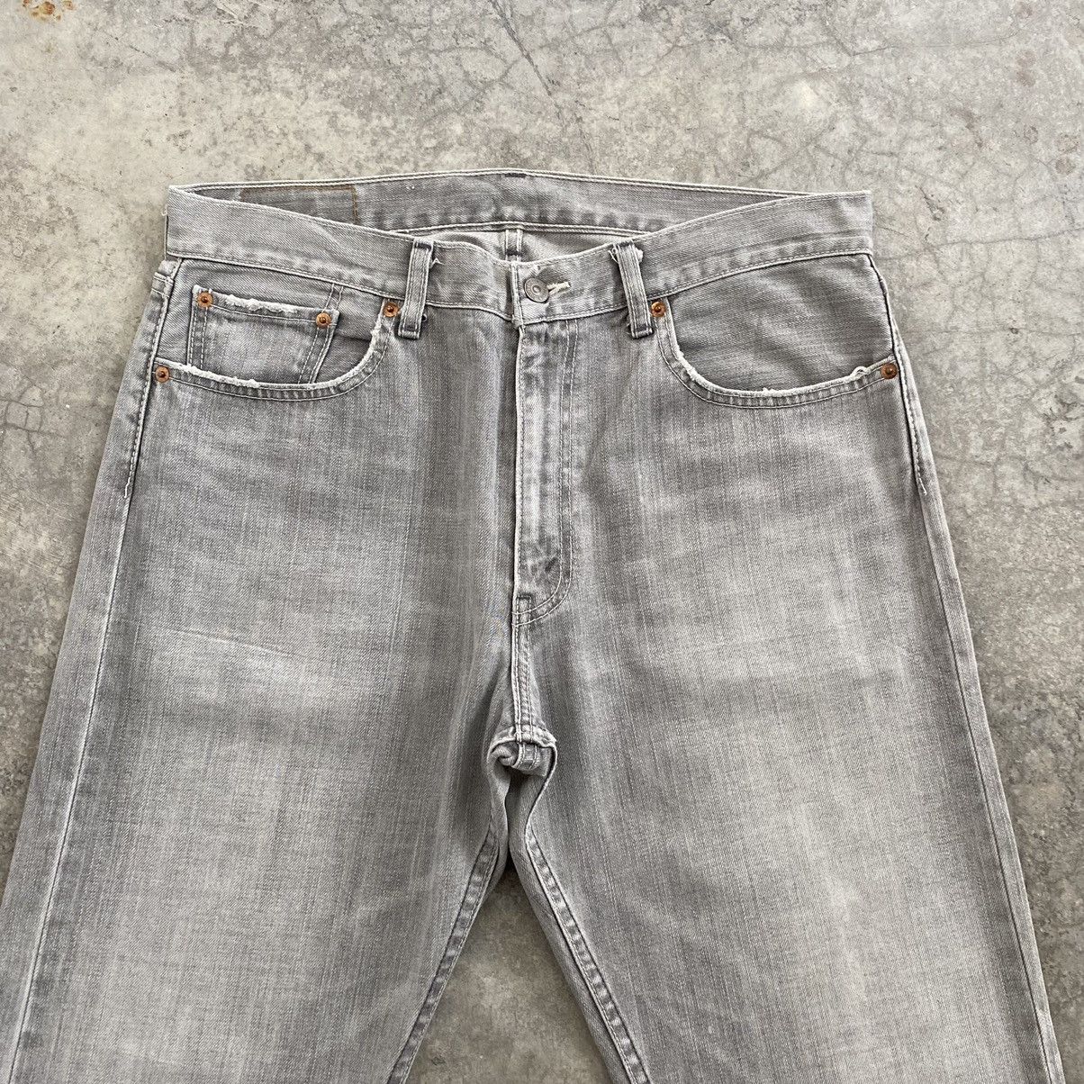 Levi's Vintage 2004 Levis 505 Light Grey Denim Jeans Size US 35 - 8 Thumbnail