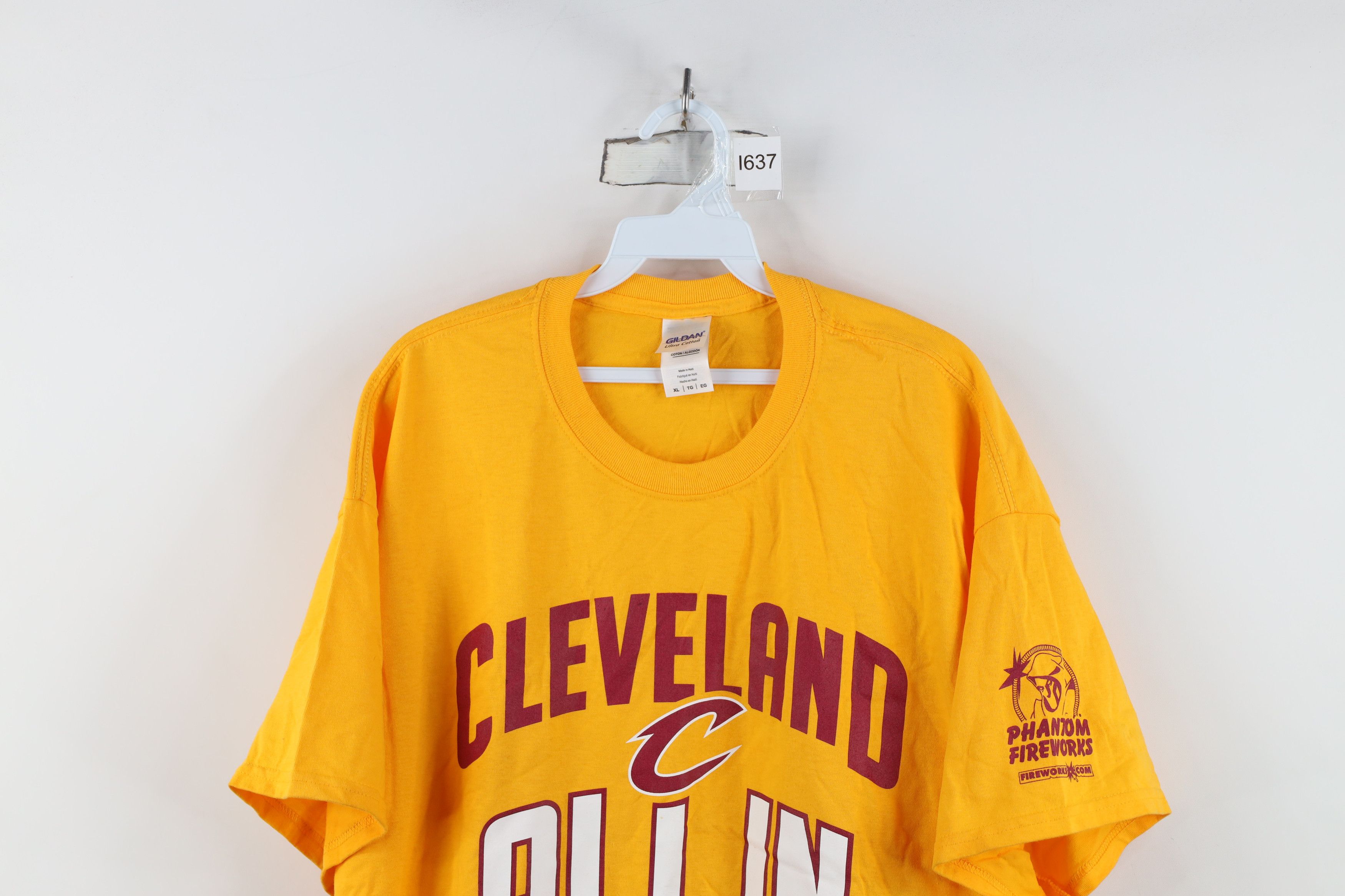 Vintage Y2K 2016 Cavaliers Basketball NBA Champions T-Shirt Yellow Size US XL / EU 56 / 4 - 2 Thumbnail