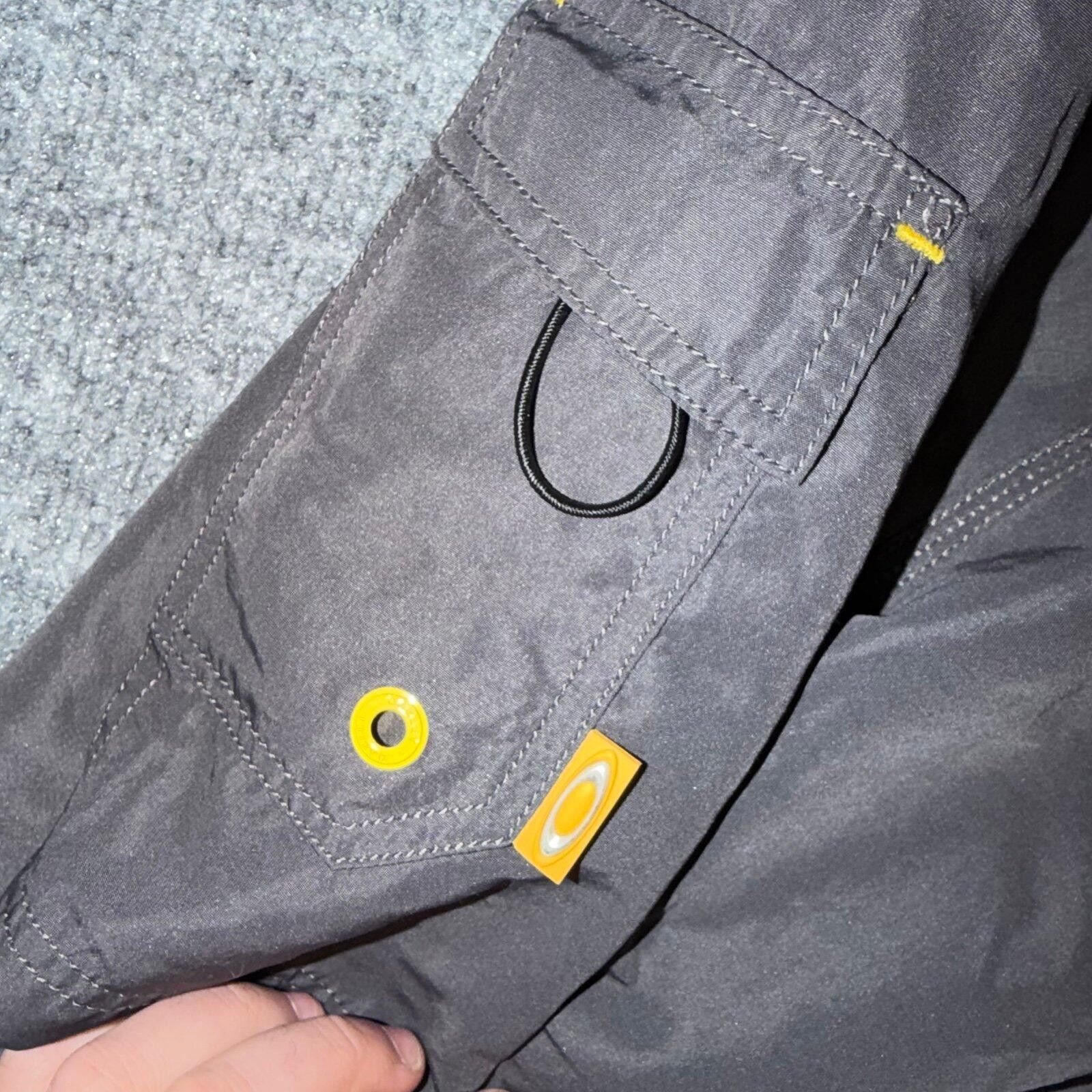 Oakley Oakley 90s Grey/Yellow Skull Board Shorts Mens XL 36 Size US 36 / EU 52 - 5 Thumbnail
