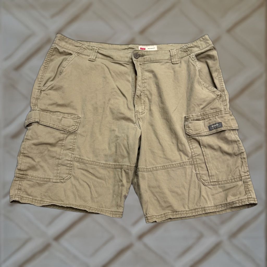 Wrangler Wrangler Relaxed Fit Cargo Shorts Mens 40 Khaki Brown Cotton Outdoor Stretch Cargo Pocket Pockets 9.5 Inseam Summer Fall 40 Mens Clothing Size US 40 / EU 56 - 1 Thumbnail