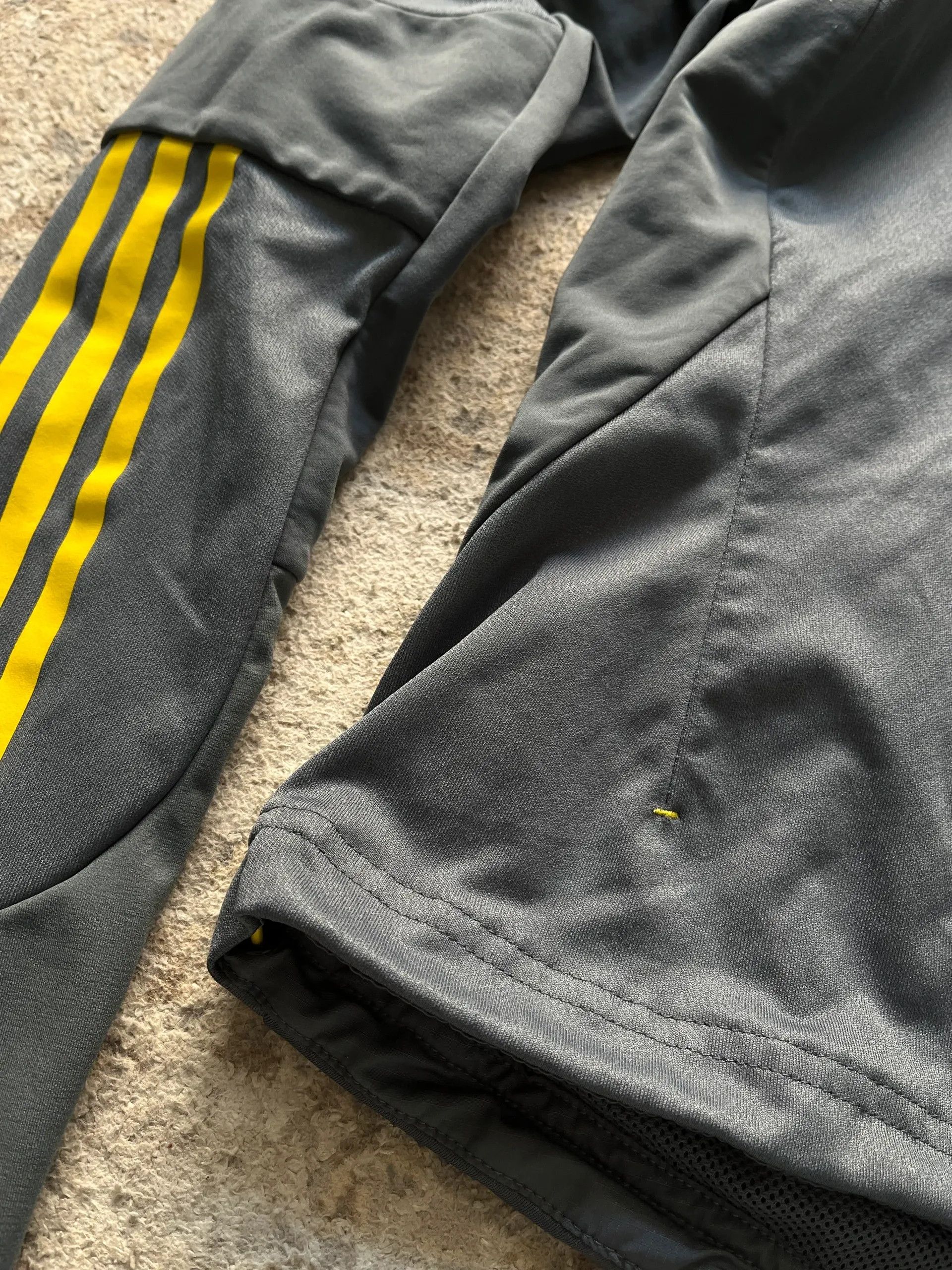 Adidas Adidas Sz 44 / 12 / L Track Jacket Rare 2013 Windbreaker Size L / US 10 / IT 46 - 6 Thumbnail