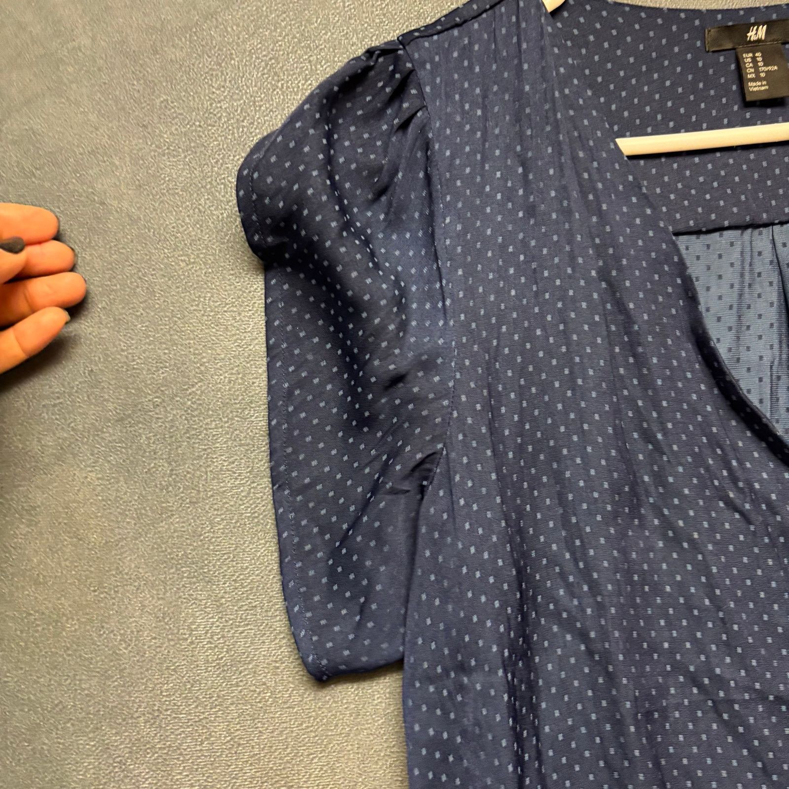 H&M H&M Navy Dotted Sheer Button Front Blouse Size 10 Blue Work Size L / US 10 / IT 46 - 5 Thumbnail