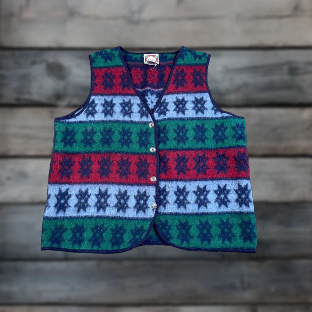 Vintage VINTAGE Erika Vest Women Large Green Red Wool Snowflake Geometric Button Up 90s Aztec Tribal Lightweight Women Size L / US 10 / IT 46 - 1 Thumbnail