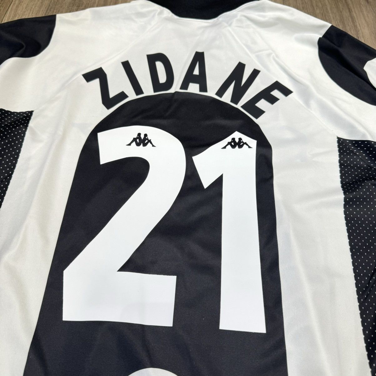 Vintage Juventus 97/98 longsleeves home shirt #21 zidane Size US XL / EU 56 / 4 - 5 Thumbnail