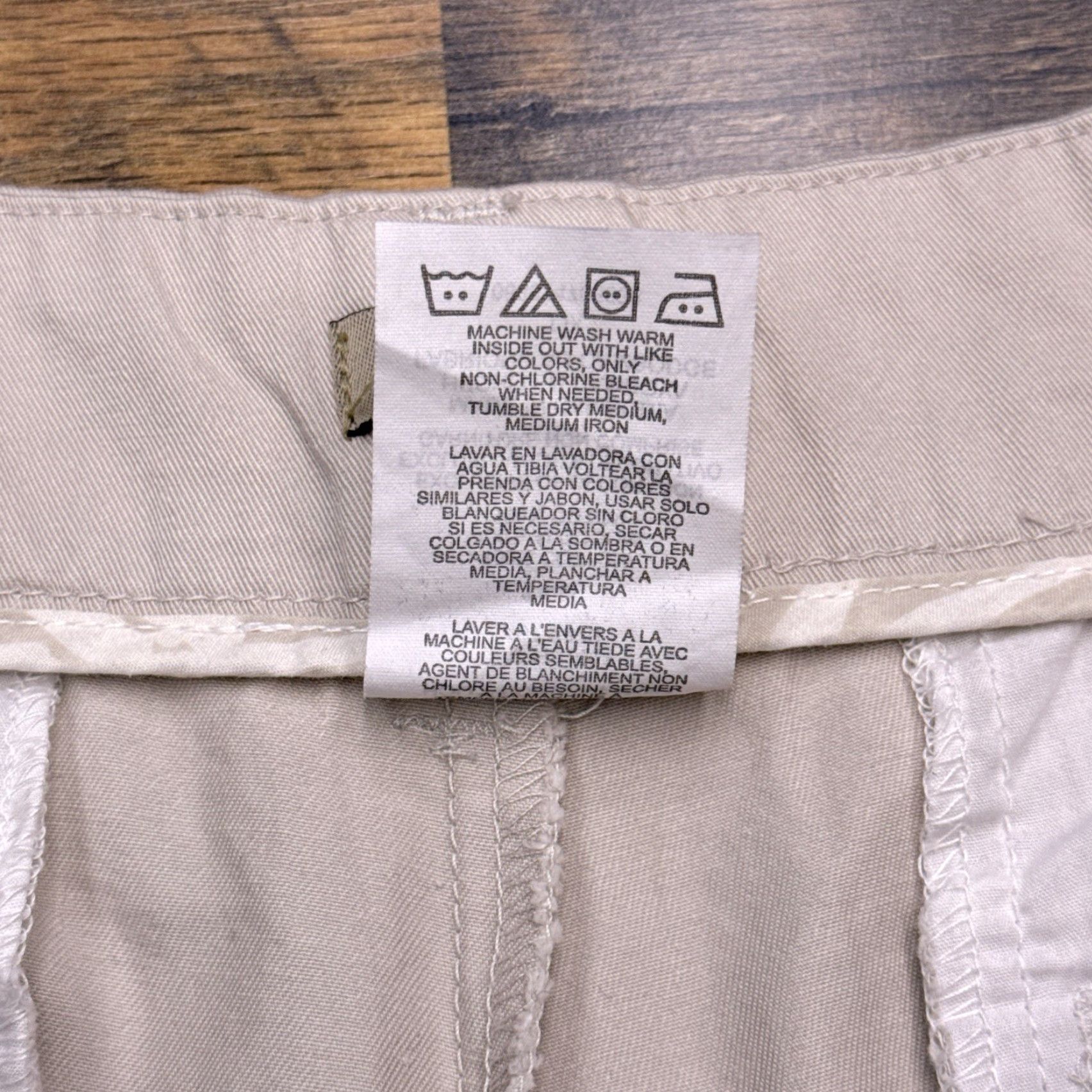 Lee Lee Shorts Womens 14M Khaki Beige Mid Rise Chino Casual Regular 4.5in Inseam Size 36" / US 14 / IT 50 - 5 Thumbnail