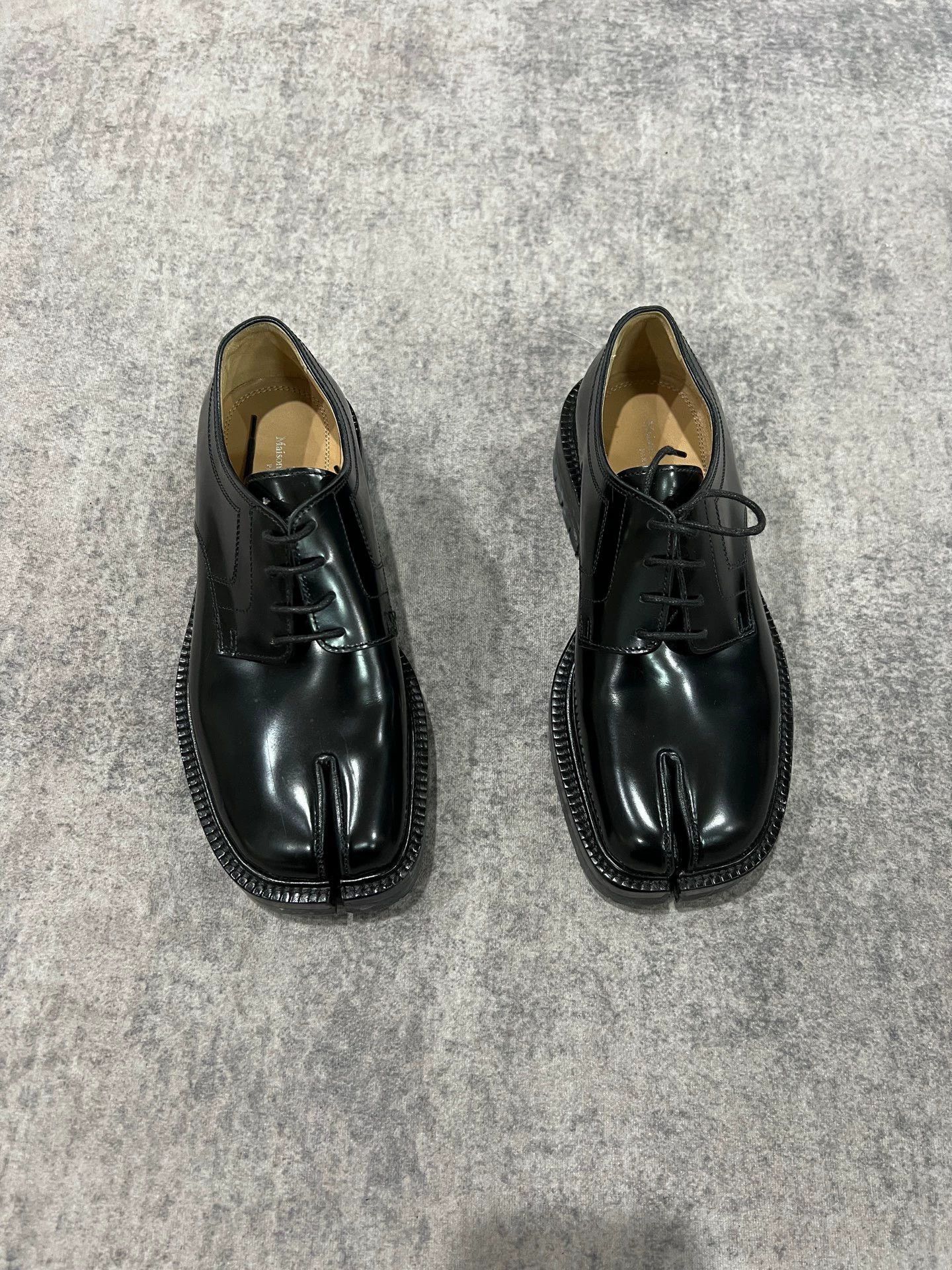 Maison Margiela Glossy Derby Tabi
