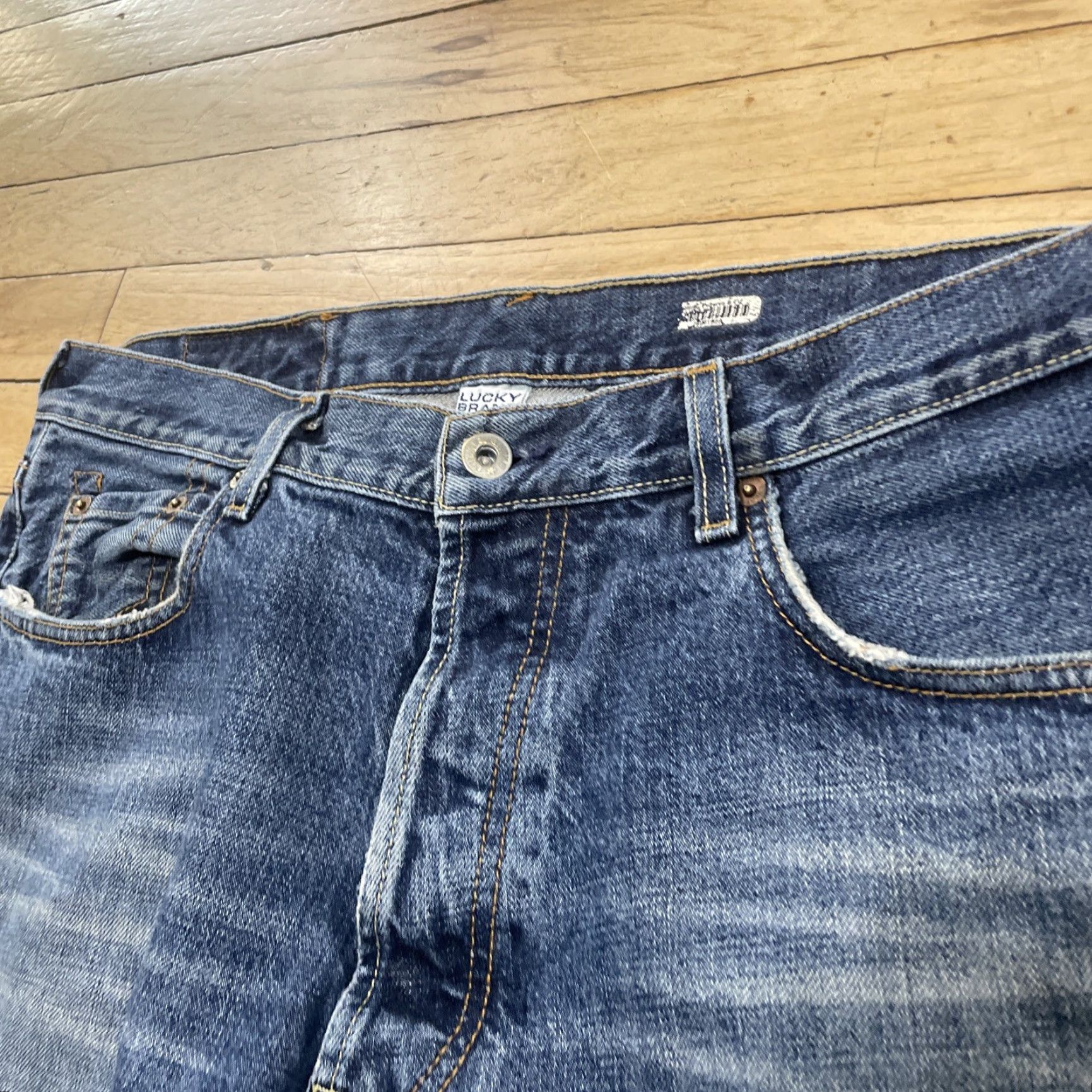 Lucky Brand VINTAGE Lucky Brand Jeans 36 X 32 Straight Rivet Fly Made USA Dungarees TV Movie Men Jeans Blue 5-Pocket Design USA Theme Y2K Streetwear Whiskers Mens Size US 36 / EU 52 - 6 Thumbnail