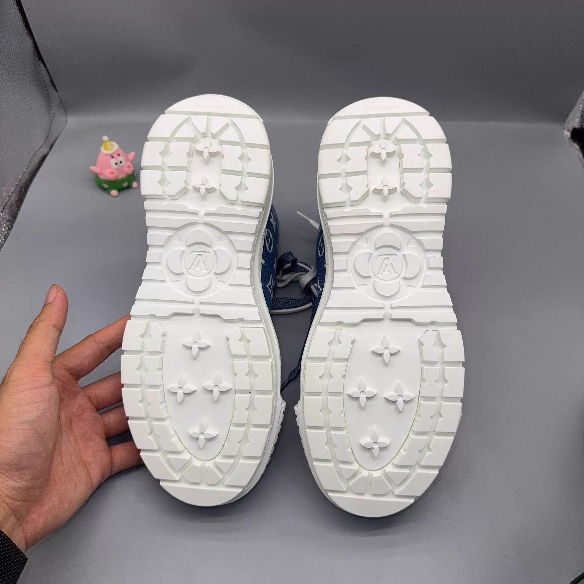 Louis Vuitton LOUIS VUITTON Squad Boot Monogram White/Blue 37.5 Size US 7 / IT 37 - 4 Thumbnail