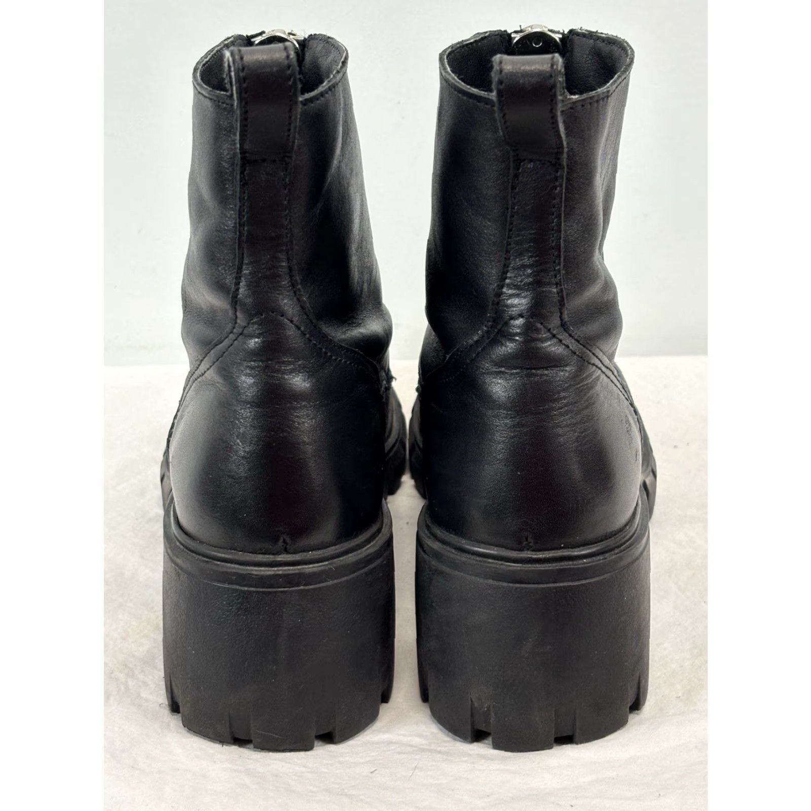 Steve Madden VINTAGE Steve Madden Hedge Boots Women’s 7.5 Black Leather Zip Close Combat Goth Y2K Womens Size US 8 / IT 38 - 4 Thumbnail