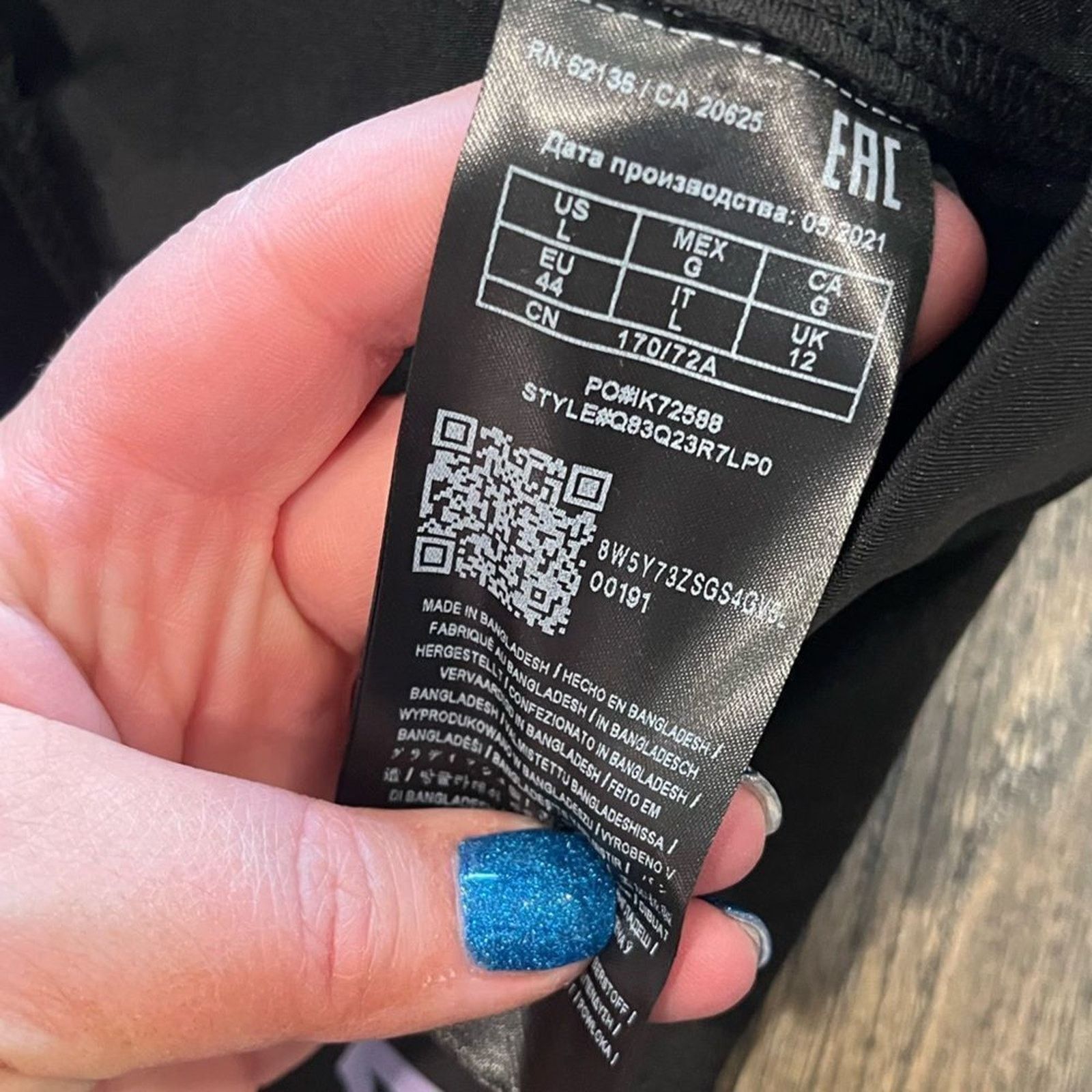 Guess NWOT Guess Black Cropped Capri Leggings Logo Print Size L Size 31" - 4 Thumbnail