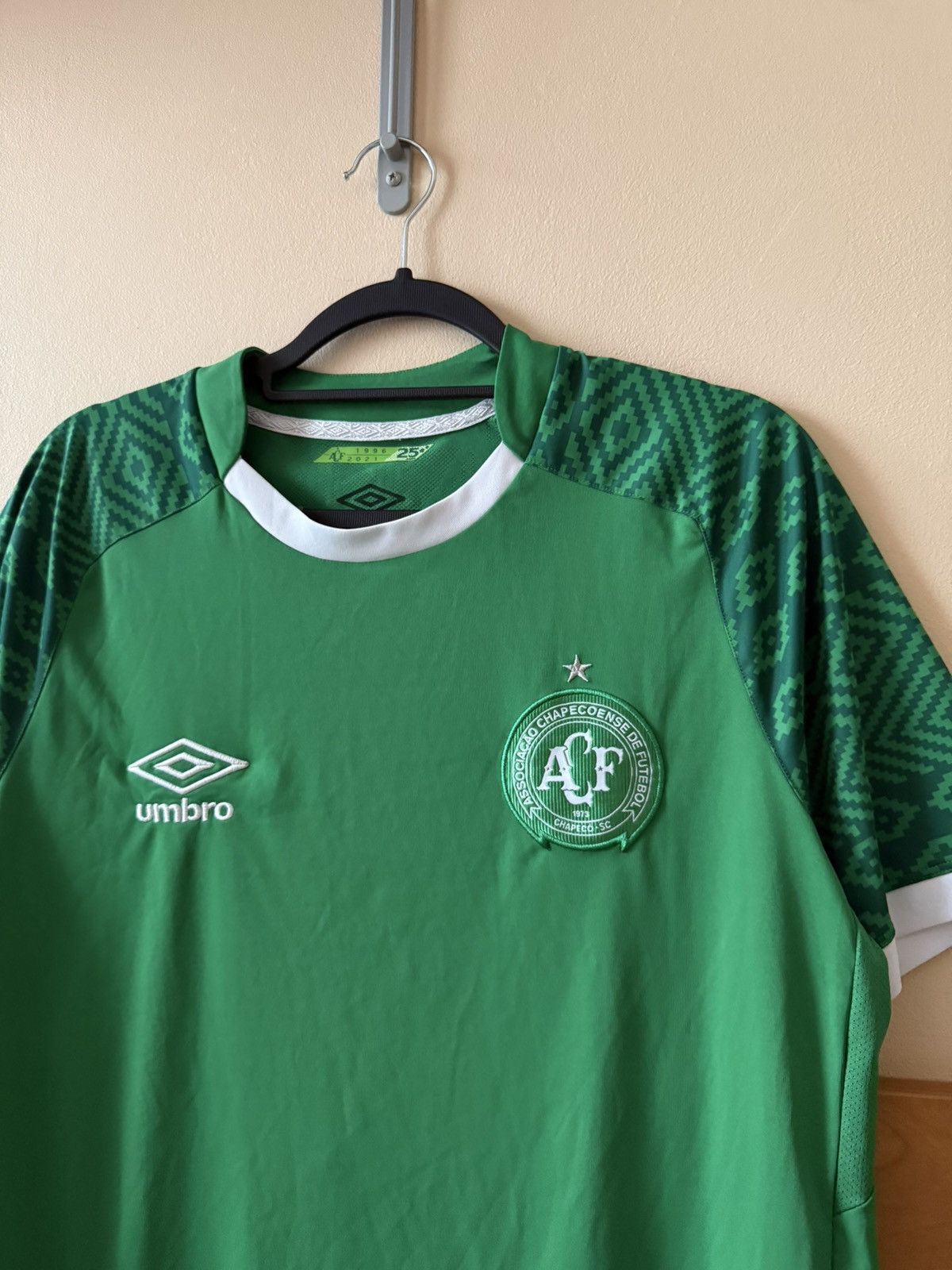 Umbro Umbro Chapecoense Brazil 2020/21 Home Soccer Jersey Size L Size US L / EU 52-54 / 3 - 2 Thumbnail