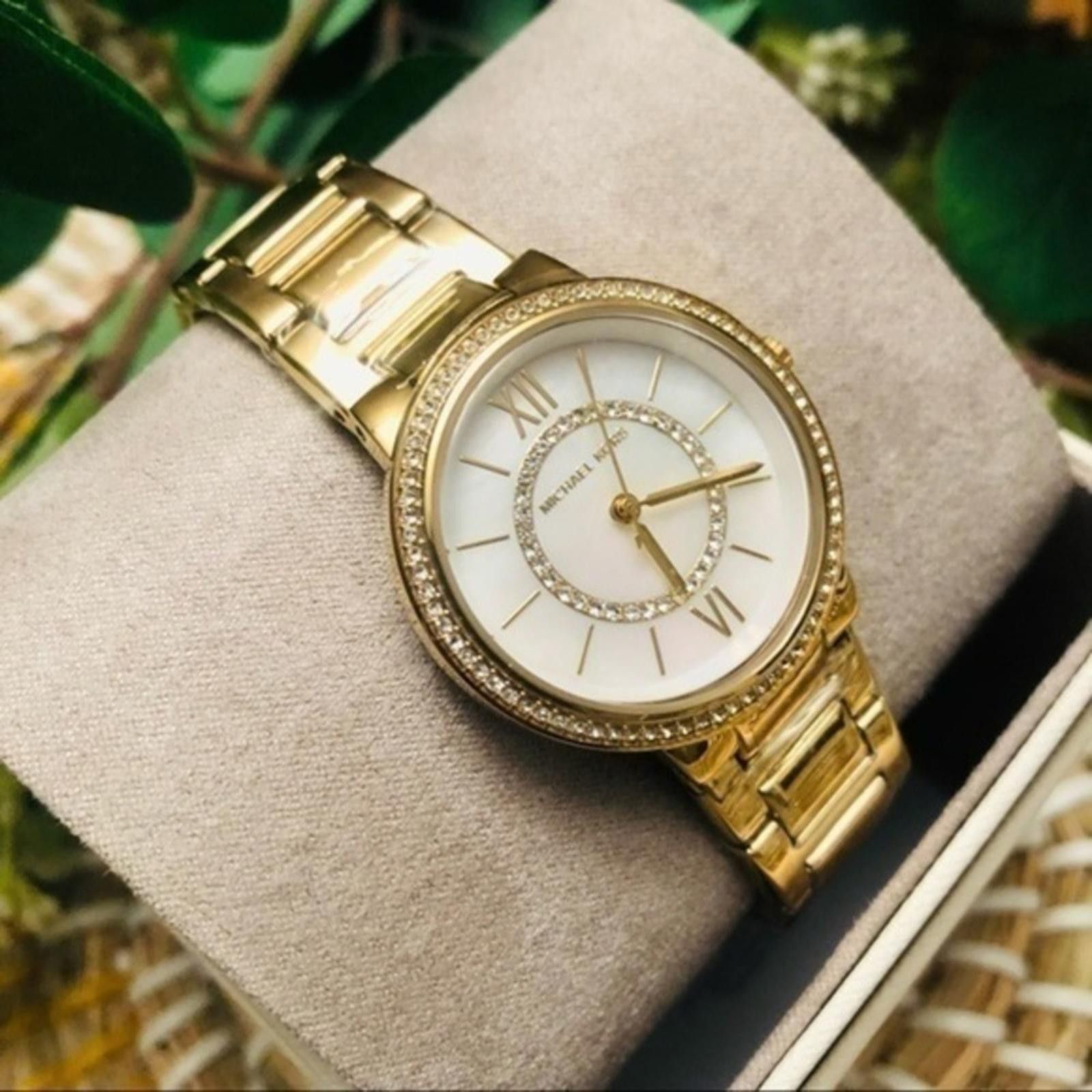 Michael Kors Michael Kors Mother Of Pearl Watch NWT Size ONE SIZE - 1 Thumbnail