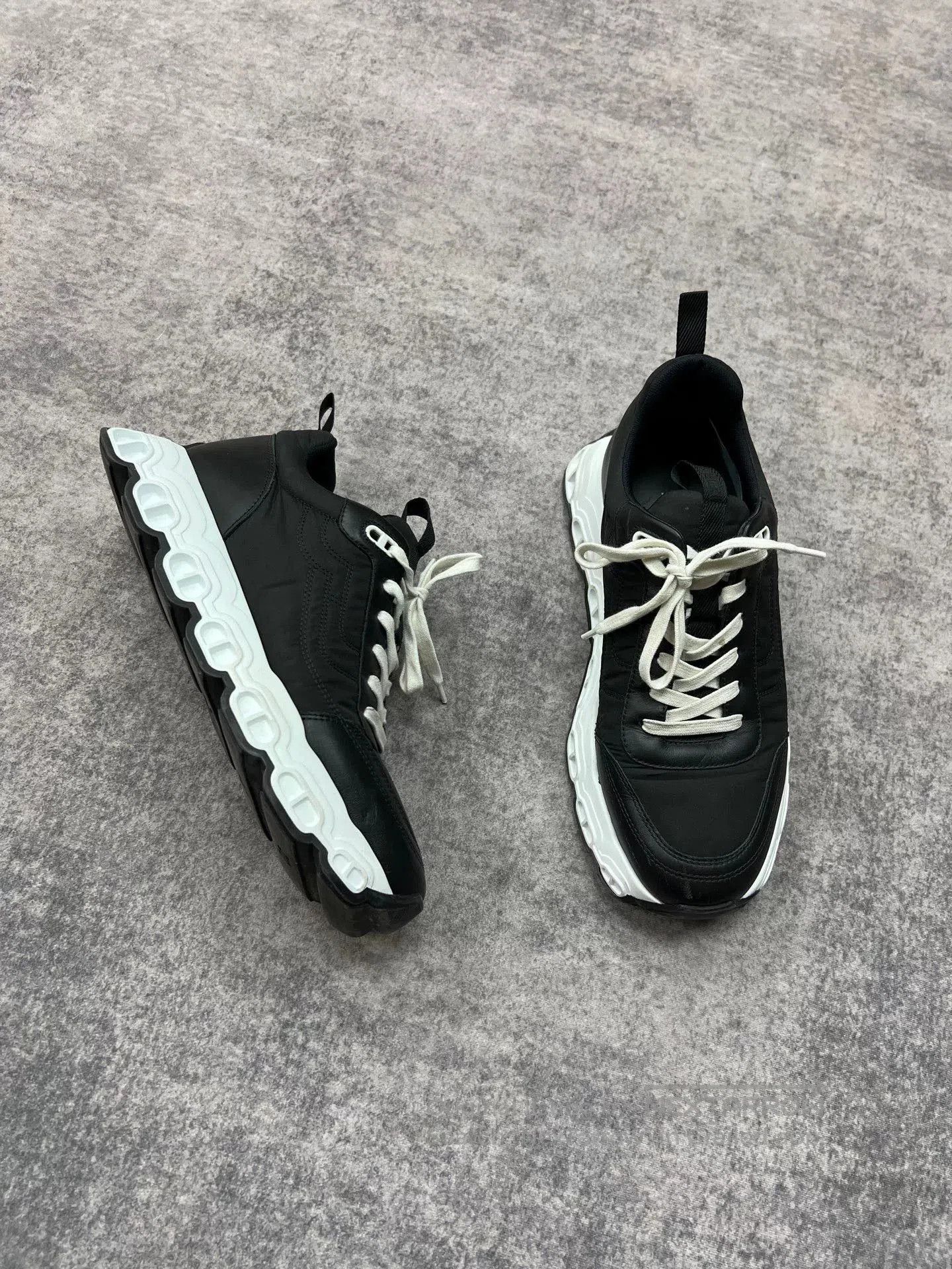 Hermes Hermes Thick Sole Sneakers in Black. Size US 10.5 / EU 43-44 - 2 Thumbnail