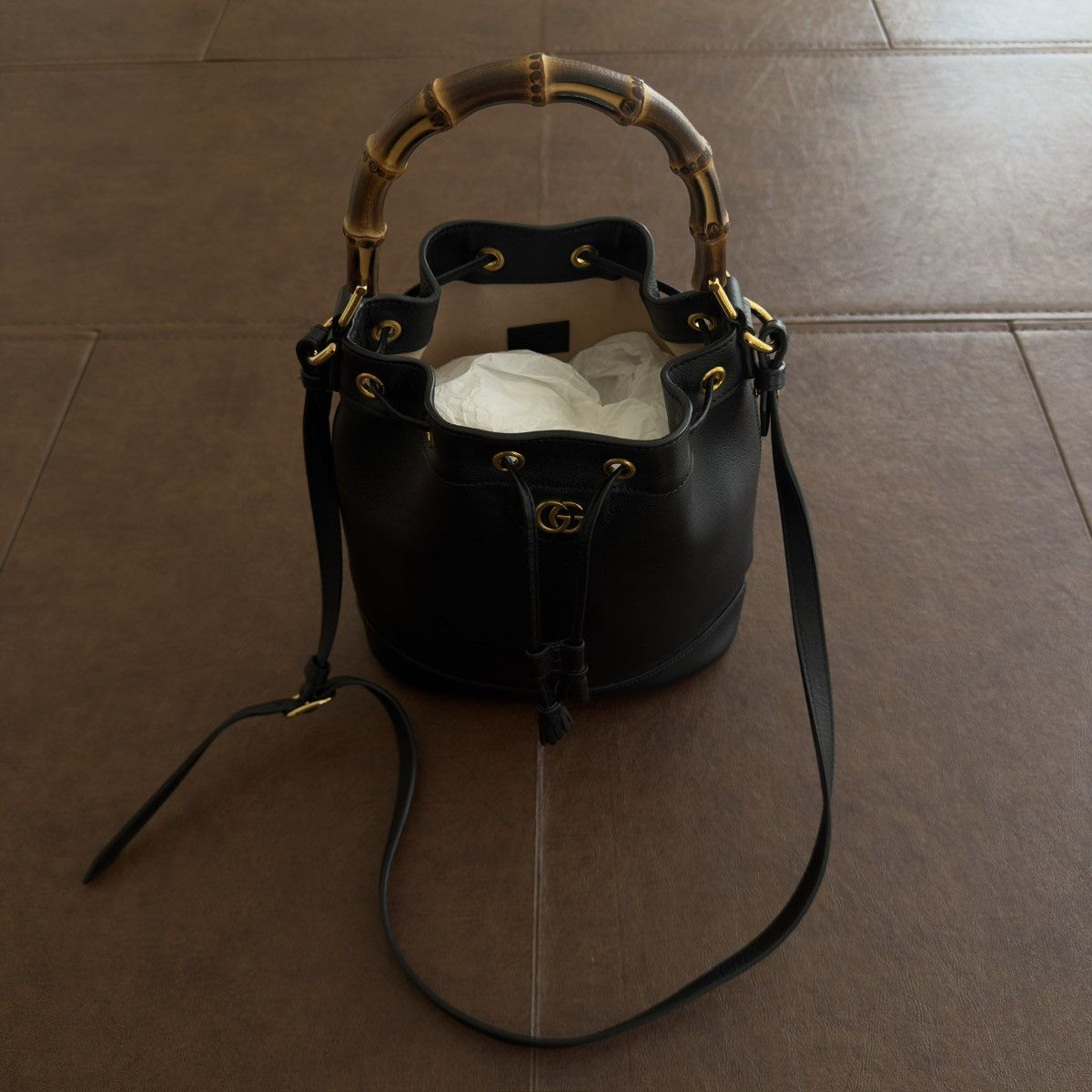 Gucci Bamboo Handle Leather Bucket Shoulder Bag Size ONE SIZE - 3 Thumbnail
