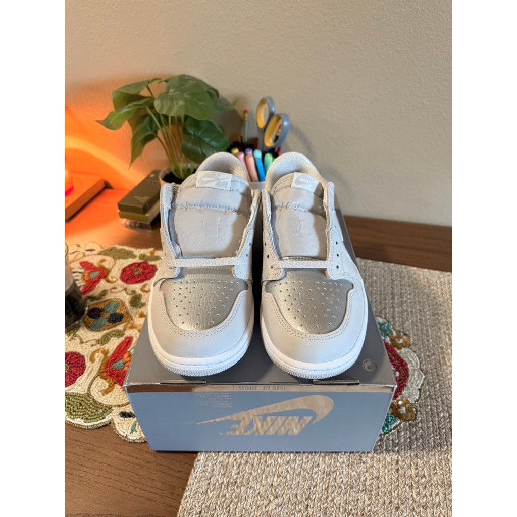 Jordan Brand × Nike Jordan 1 Retro Low OG Metallic Silver Neutral Grey White Size US 9.5 / EU 42-43 - 3 Thumbnail
