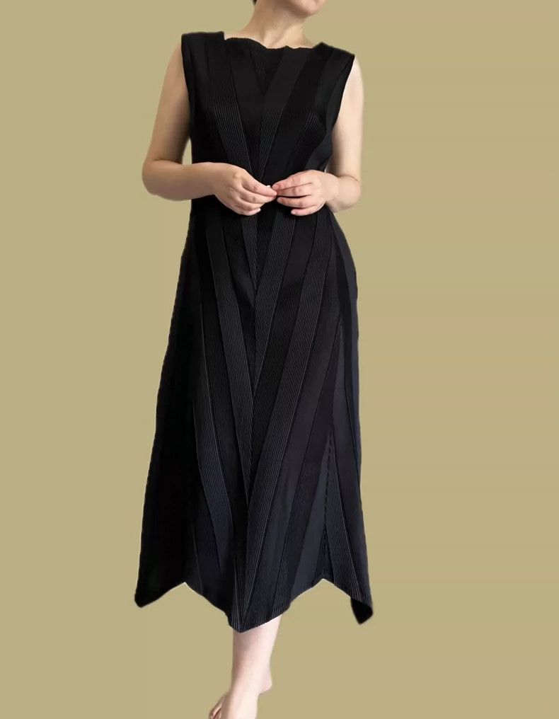 Issey Miyake Issey Miyake size:2 Black 3D steam pleated mainline dress Size XS / US 0-2 / IT 36-38 - 1 Thumbnail