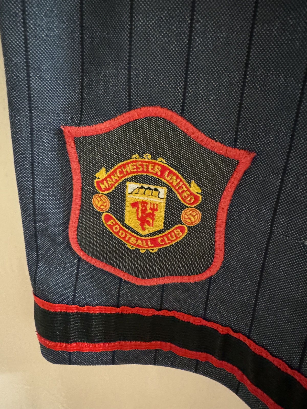 Umbro Vintage Manchester United 1995 - 1996 Away Shorts Size US 32 / EU 48 - 5 Thumbnail