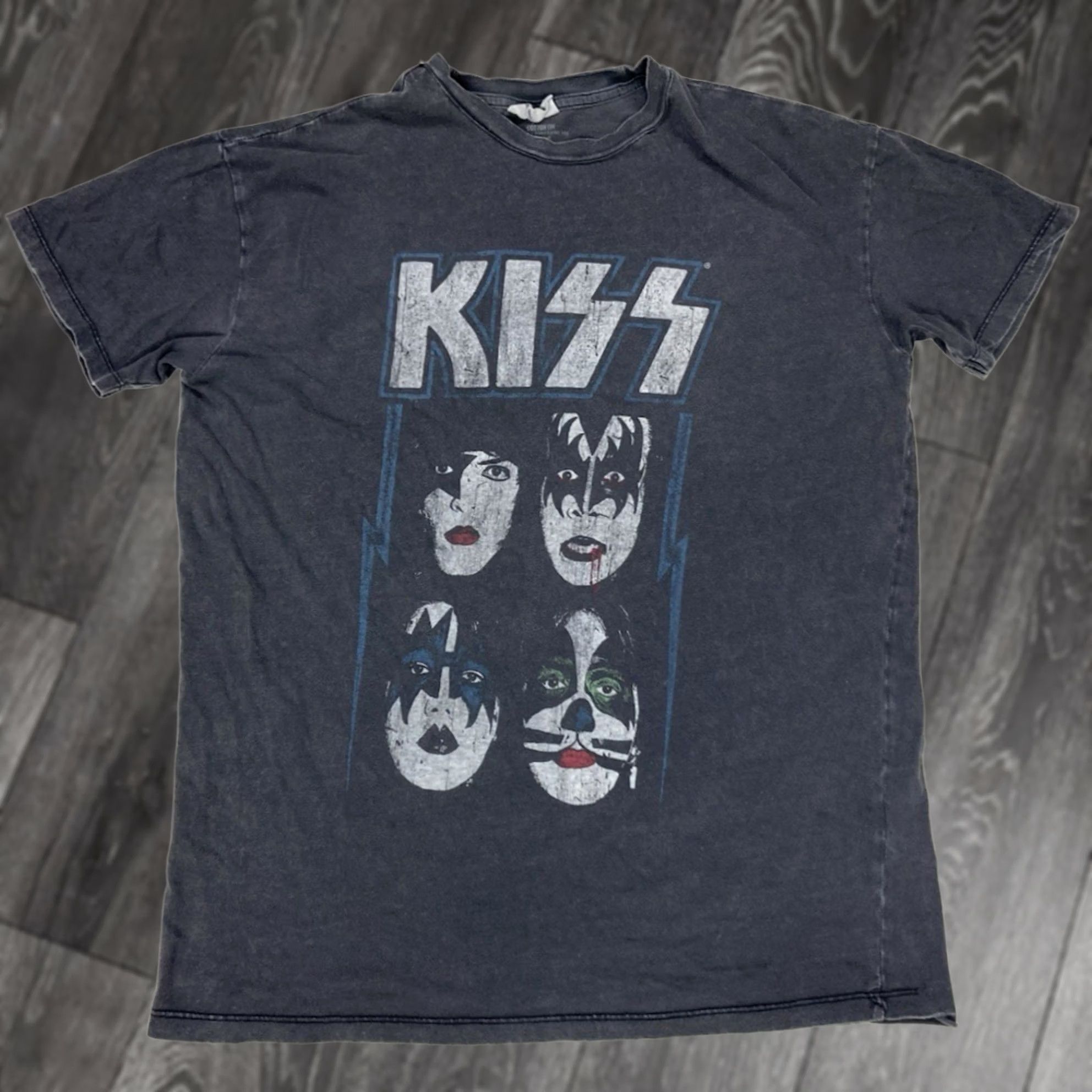 Vintage Kiss Graphic T-shirt Women XS Oversized Black Short Sleeve Music Shirt XS Women Black Kiss Size XS / US 0-2 / IT 36-38 - 1 Thumbnail