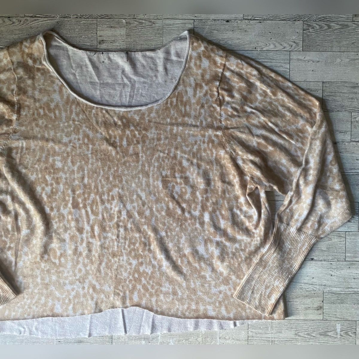 Vintage Vintage, Tan, Leopard Print, Raw Hem Oversized, Knit Sweater Size ONE SIZE - 7 Thumbnail