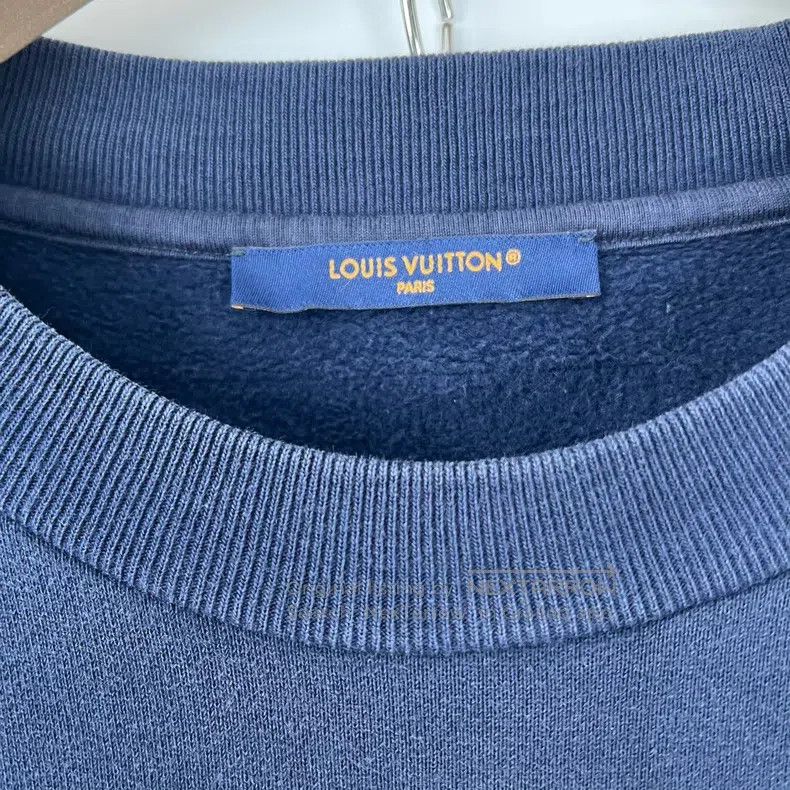 Louis Vuitton Louis Vuitton size 4l Blue logo flocked letter sweatshirt Size US M / EU 48-50 / 2 - 3 Thumbnail