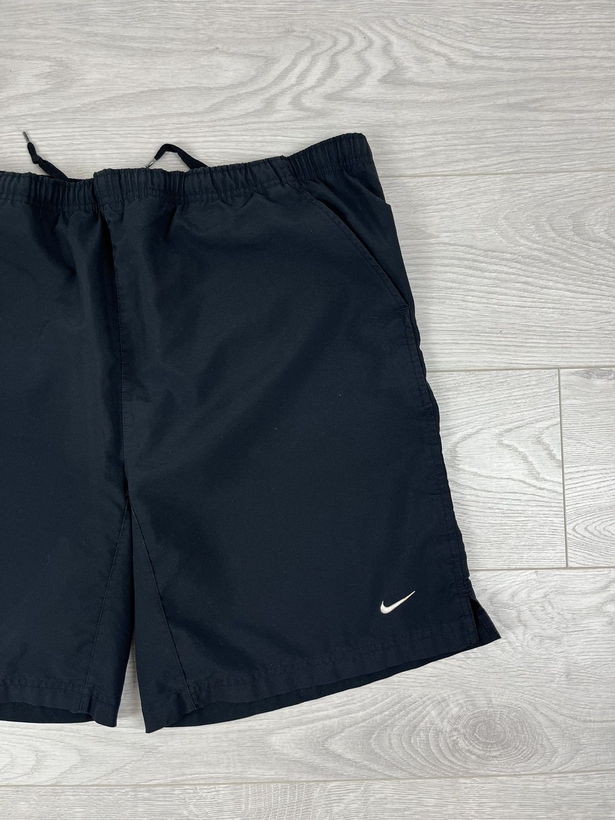 Nike × Vintage Nike Vintage 00s Black Swoosh Nylon Shorts Size US 38 / EU 54 - 2 Thumbnail