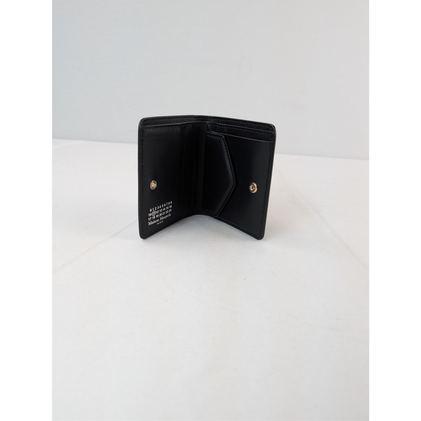 Maison Margiela o1rshd1 Size: OS / Four Stitch Bi-Fold Wallet in Black Size ONE SIZE - 4 Thumbnail