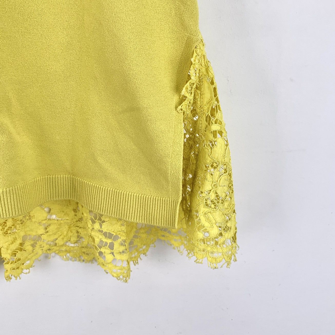 Valentino Valentino Yellow Lace Floral Hollow Short Sleeve K26WX Size XS / US 0-2 / IT 36-38 - 4 Thumbnail