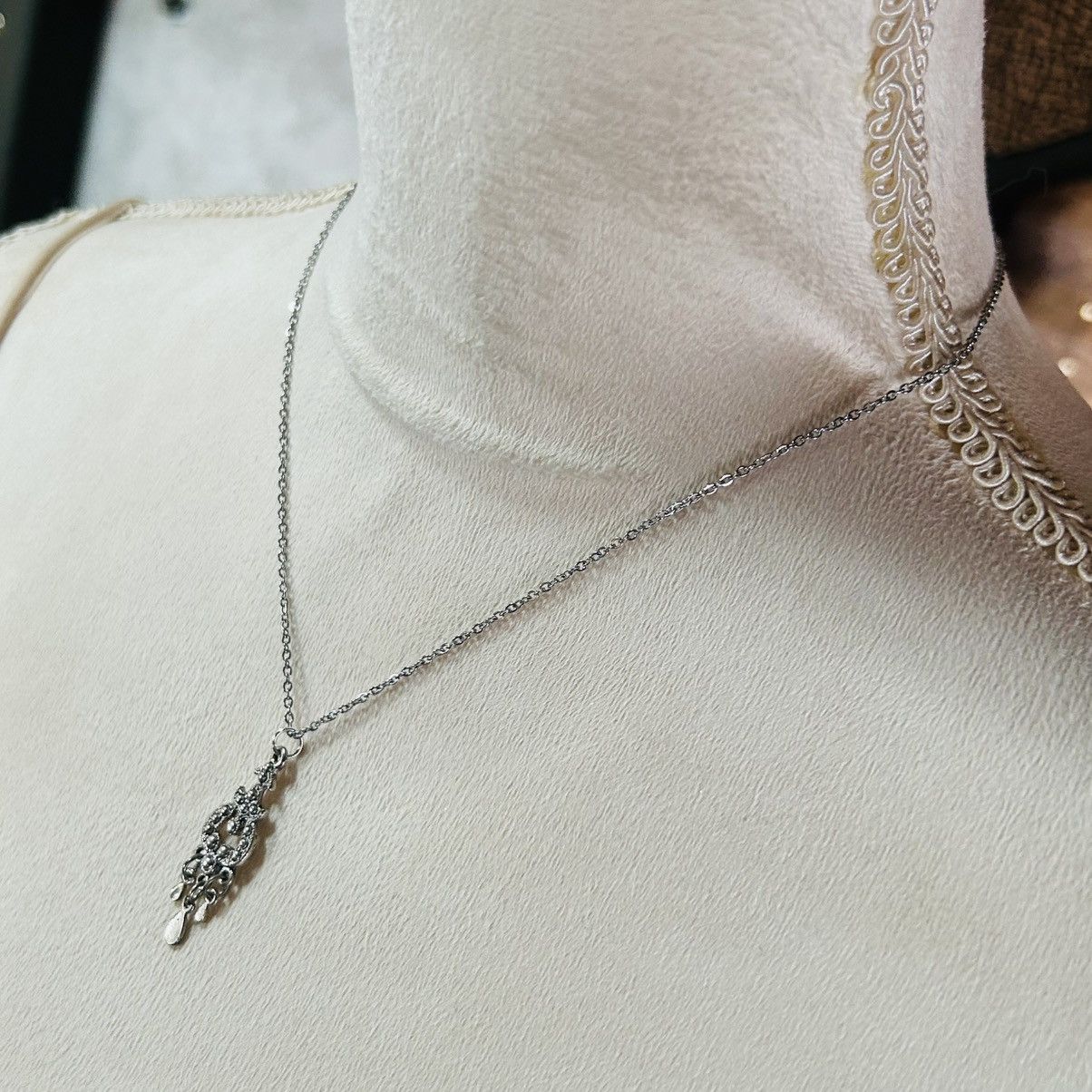 Handmade Handcrafted salvaged vintage chandelier pendant necklace Size ONE SIZE - 4 Thumbnail