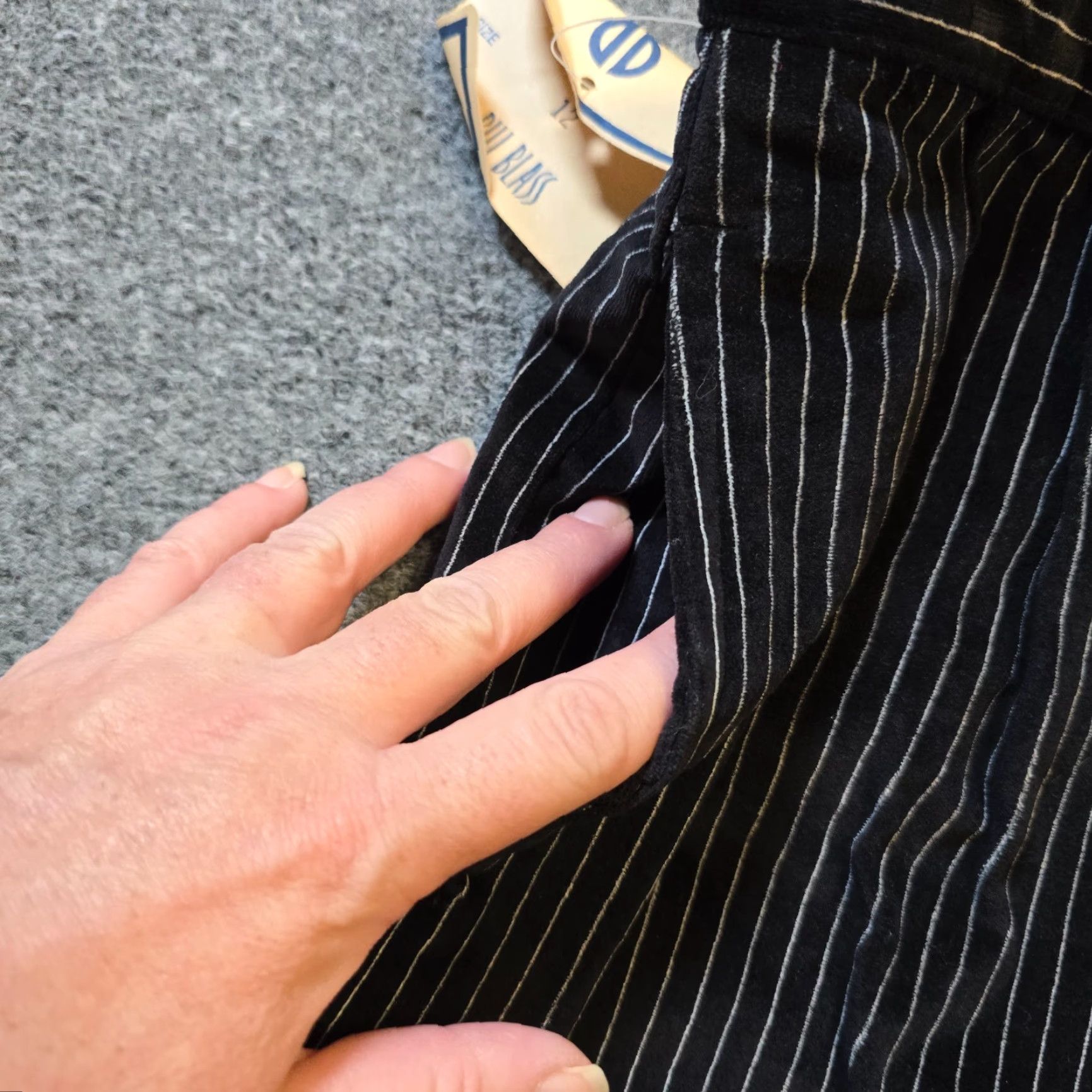Bill Blass VINTAGE Bil Blass Pants Womens Size 12 Black Velour Striped Tapered Pleated 90s Womens Size 34" / US 12 / IT 48 - 3 Thumbnail
