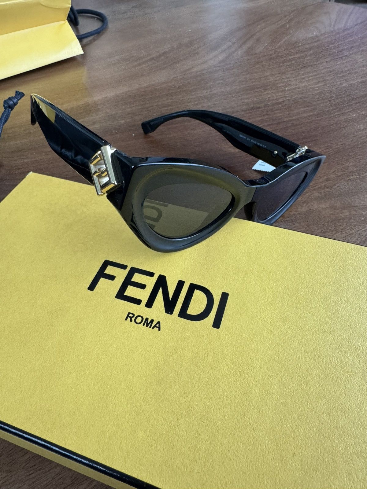 Fendi Fendi Cat Eye Sunglasses Size ONE SIZE - 6 Thumbnail