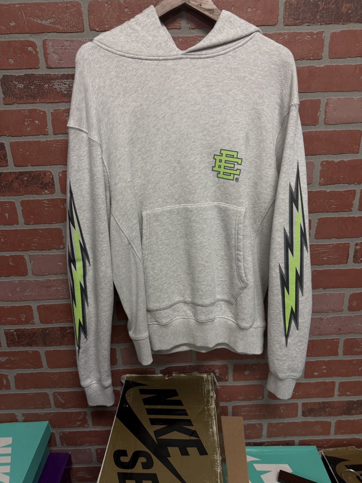 Eric Emanuel Eric Emanuel Grey Bolt Hoodie Size Medium (NEW) Size US M / EU 48-50 / 2 - 1 Thumbnail