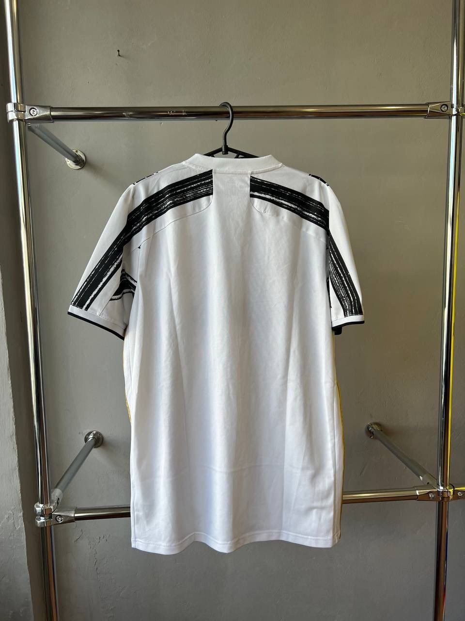 Adidas 2020/21 JUVENTUS FC HOME SOCCER FOOTBALL JERSEY ADIDAS L Size US L / EU 52-54 / 3 - 11 Thumbnail