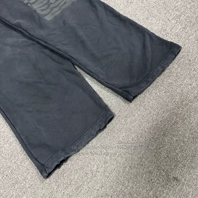 Balenciaga Balenciaga size XXS Black Faded Washed Lettering Print Dest Size US 26 / EU 42 - 3 Thumbnail