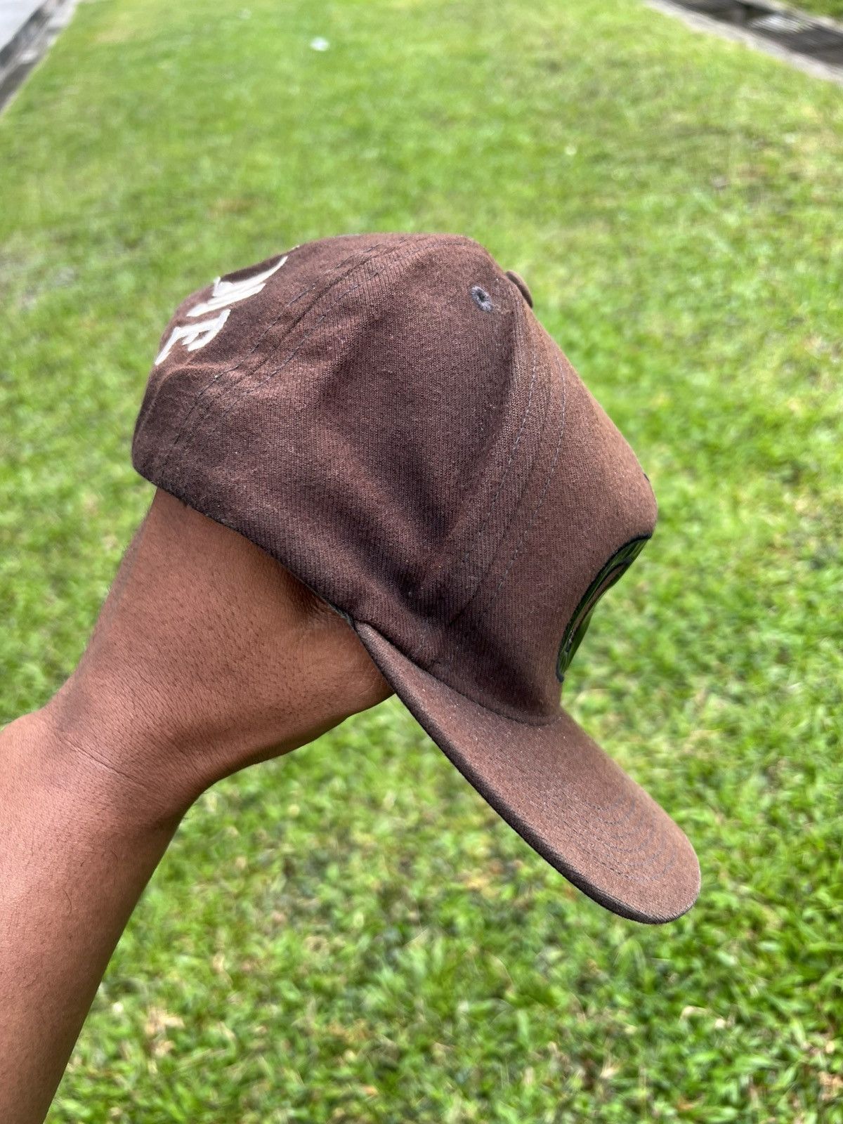 Champion × Vintage VINTAGE CHAMPION X SUPREME FADED BROWN Size ONE SIZE - 3 Thumbnail