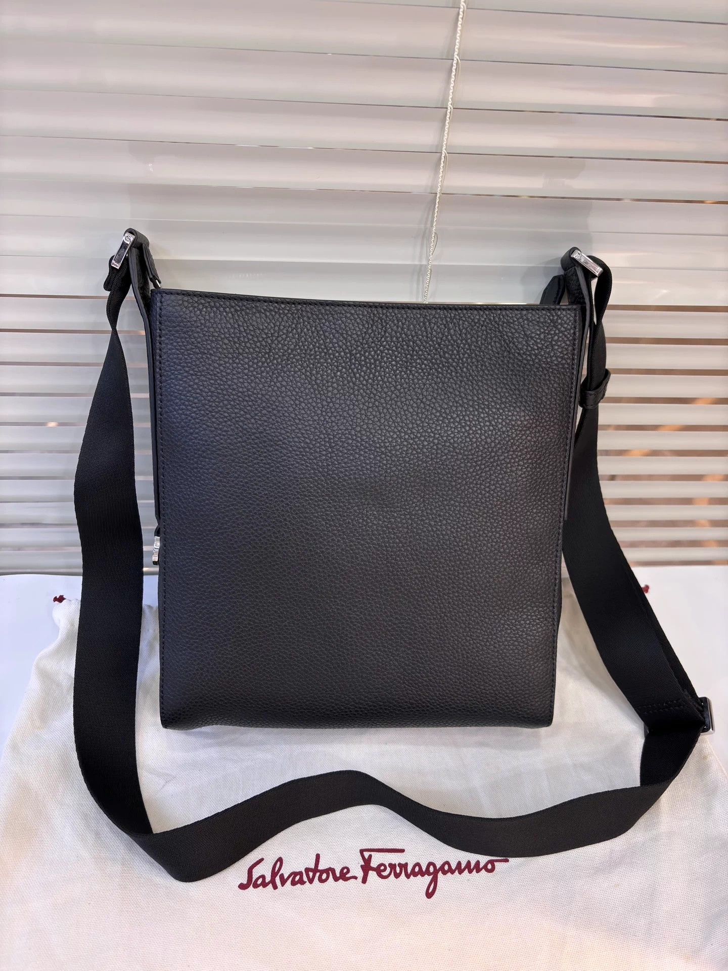 Salvatore Ferragamo Ferragamo new mens black cowhide leather crossbody bag Size ONE SIZE - 2 Thumbnail
