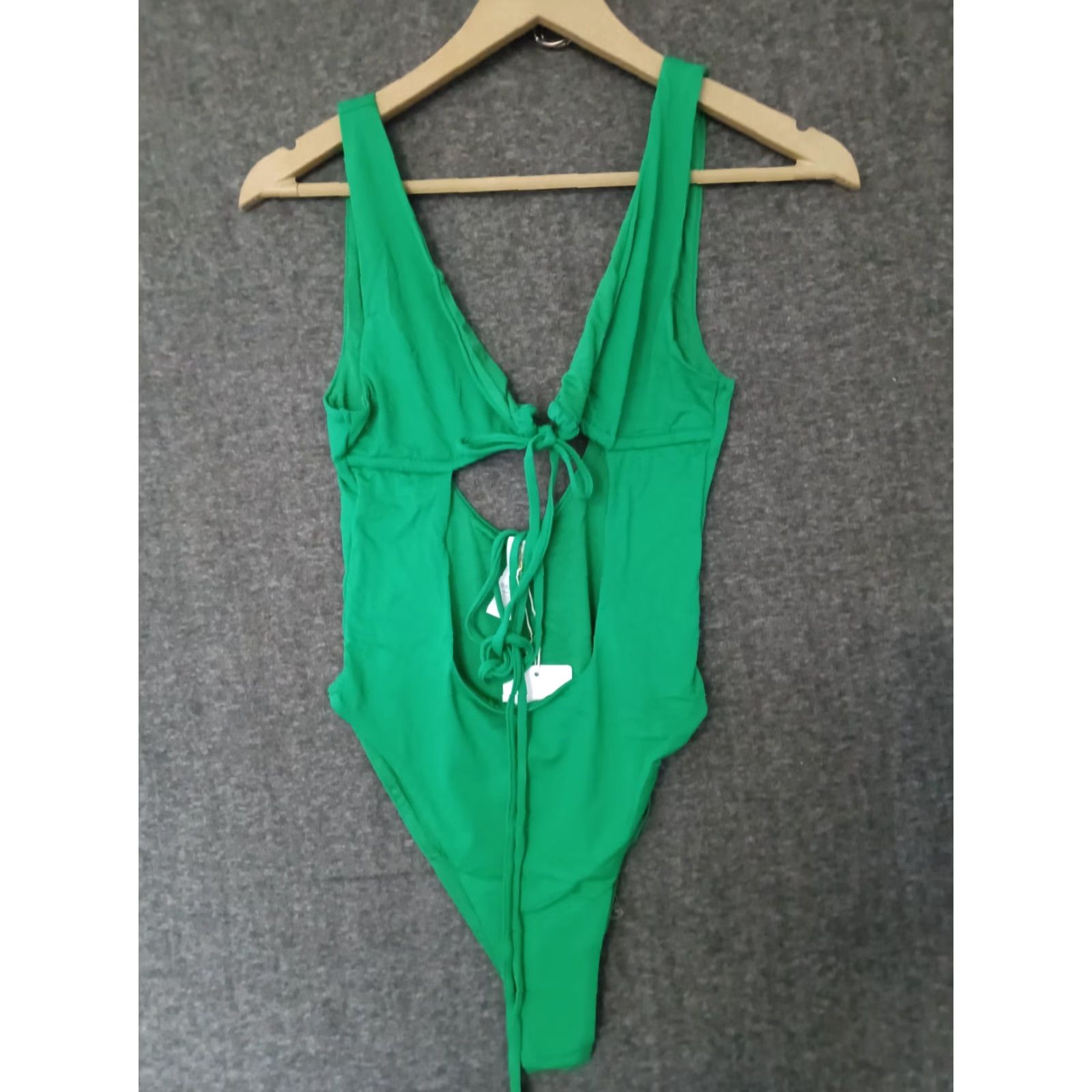 Triangl Toluca One Piece Green XS Swim Triangle Waist Wrap Open Tummy Solid Nylon Spandex Women Beach Size ONE SIZE - 2 Thumbnail