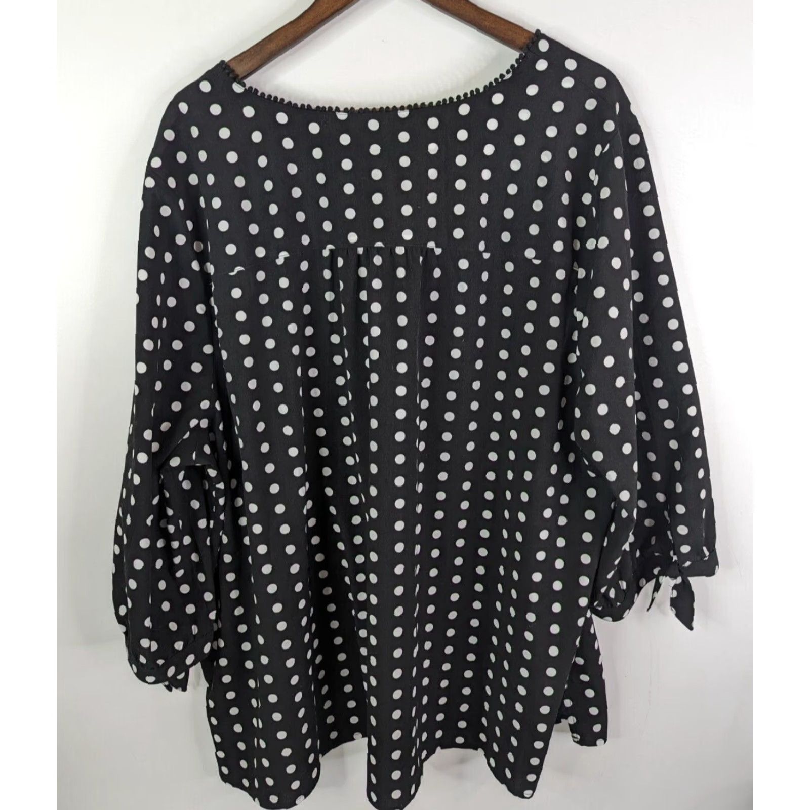 Vintage Catherines Blouse Womens Black White Polka Dots 3X Polyester Tie Sleeve V-Neck Pullover 3/4 Sleeve Plus Size XXL / US 16-18 / IT 52-54 - 4 Thumbnail