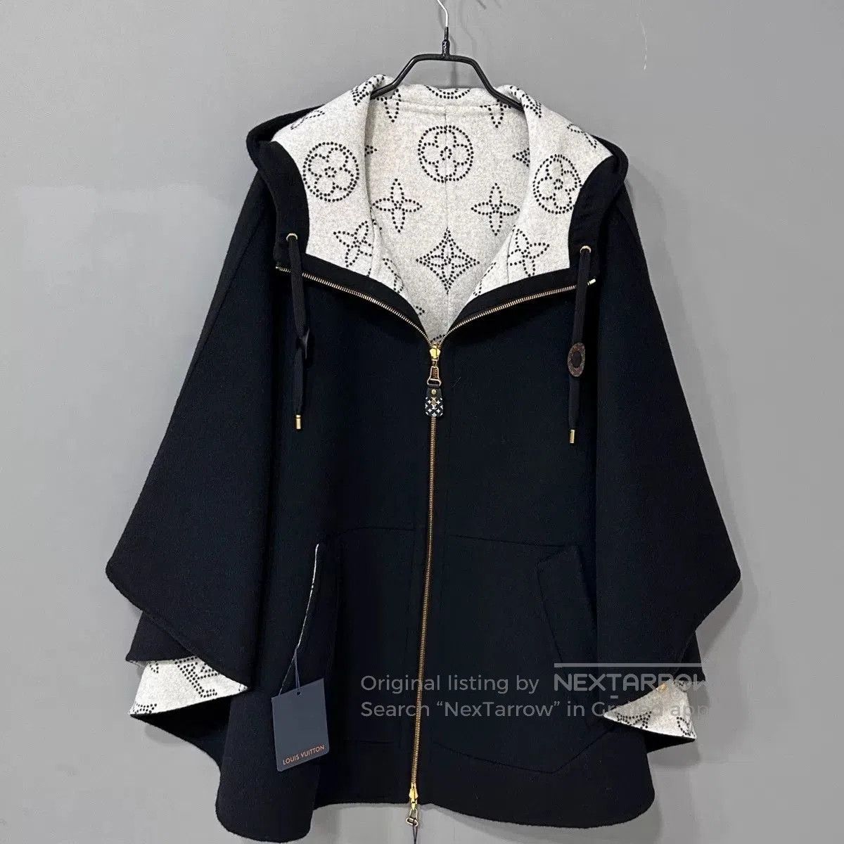 Louis Vuitton louis vuitton reversible black and white cape. Size XXS / US 00 / IT 34 - 2 Thumbnail