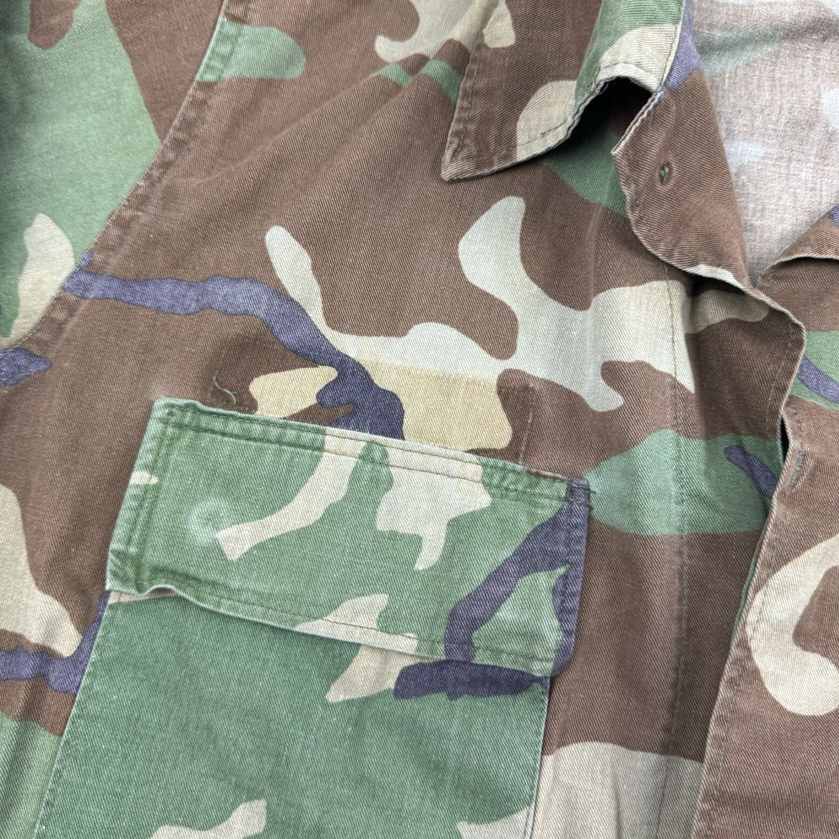 Vintage VINTAGE Army Button Up Shirt Adult Medium Green Military US Army 80s 1980s Camouflage Button-Up Mens Size US M / EU 48-50 / 2 - 6 Thumbnail