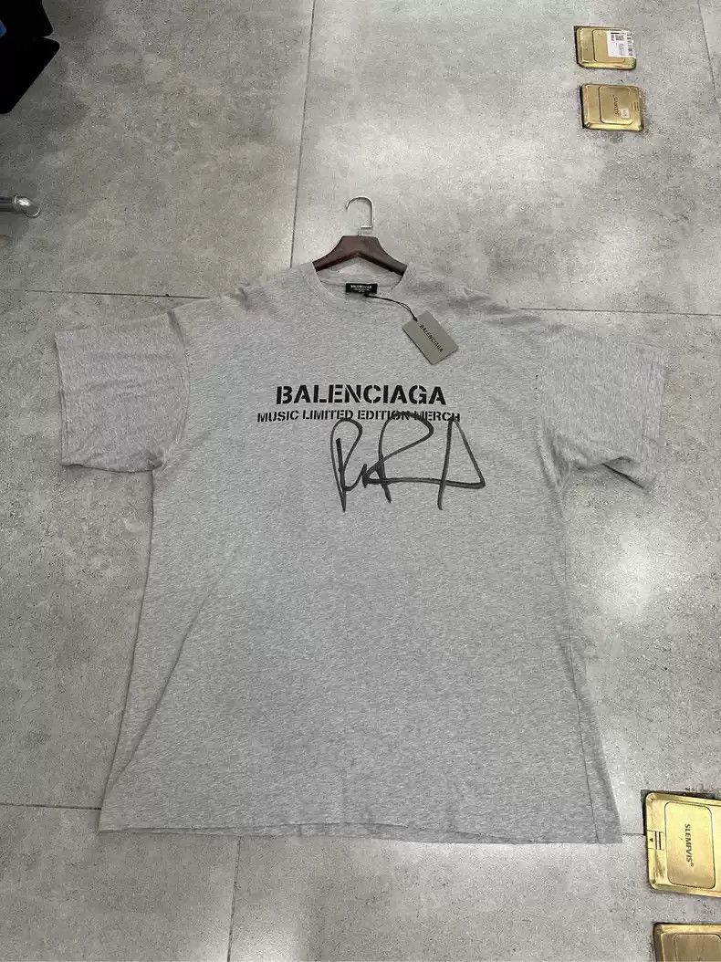 Balenciaga Balenciaga x rupaul Co branded Grey Short sleeved T-shirt Size US L / EU 52-54 / 3 - 1 Thumbnail