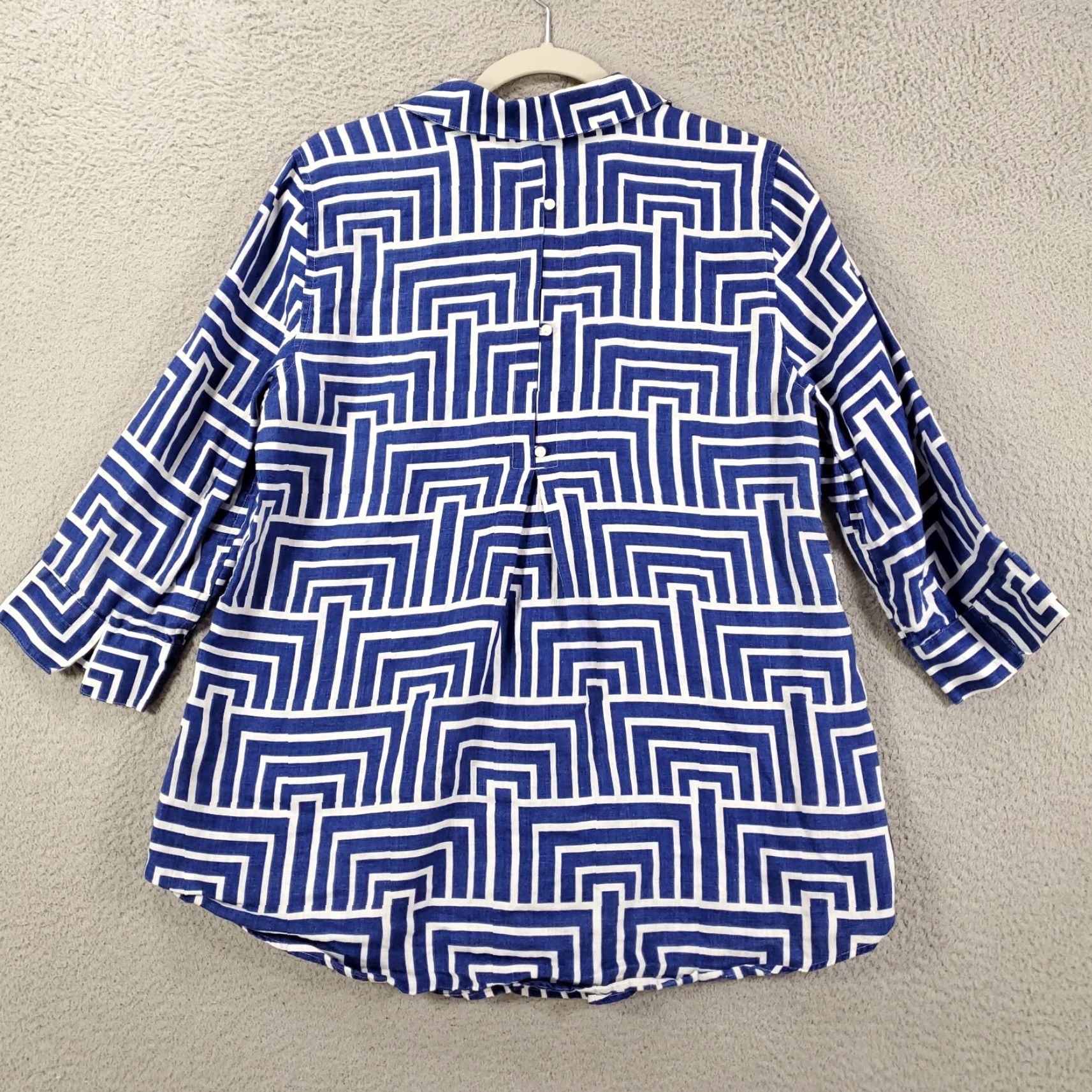 Vintage VINTAGE No Iron Top Chico's Blouse Shirt Womens Small Blue Geometric Button Up casual Sleeve 3/4 Classic S Women Size S / US 4 / IT 40 - 7 Thumbnail