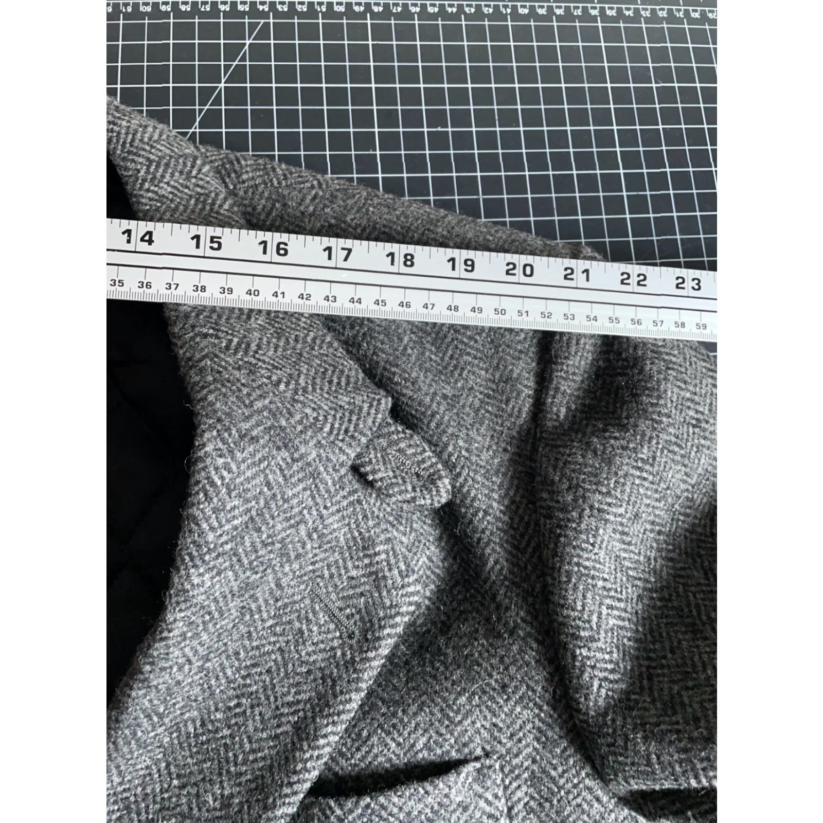 Vintage VINTAGE L.L. Bean Blazer Wool Gray 44 Regular Three-Button Notch Lapel USA Made Thinsulate Jacket Size 44R - 7 Thumbnail