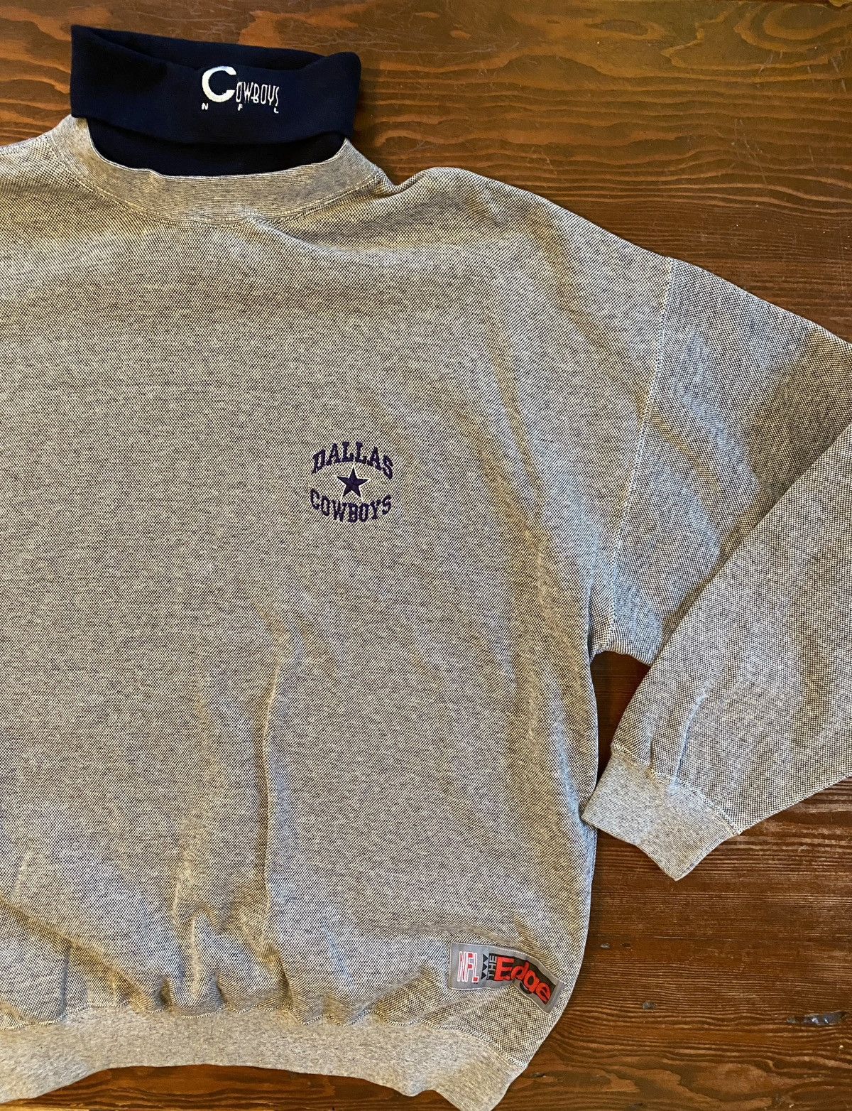 NFL × Vintage Vintage 1997 Dallas Cowboys Textured Turtleneck Sweatshirt Size US XL / EU 56 / 4 - 1 Thumbnail