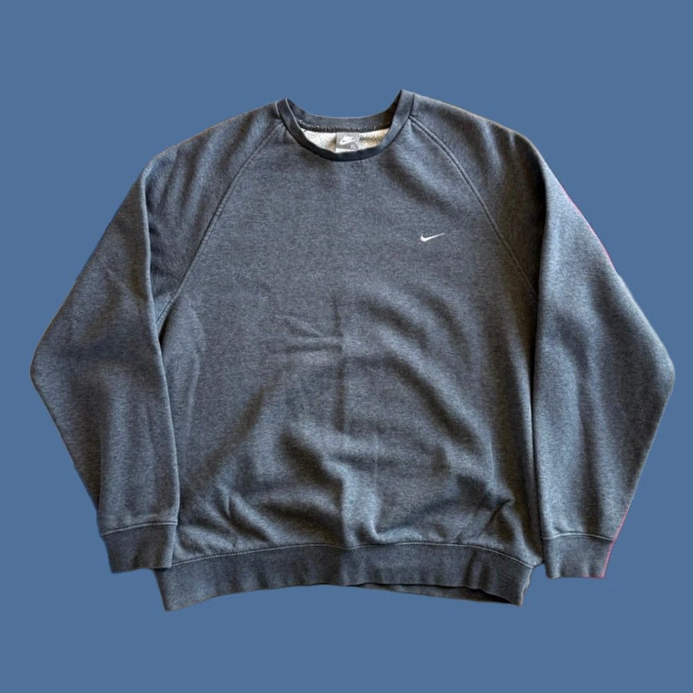 Nike VINTAGE Nike Gray Crewneck Sweatshirt Size XL Embroidered Swoosh Y2K Size US XL / EU 56 / 4 - 1 Thumbnail
