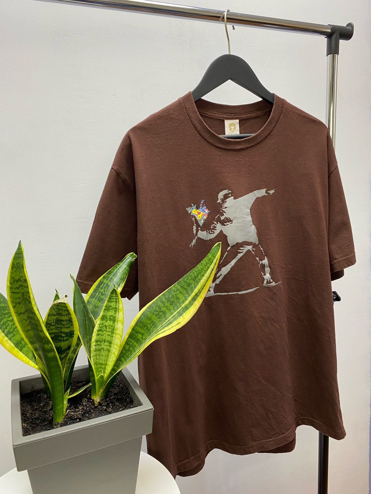 Arts & Science × Vintage Vintage Y2k 00s Banksy Street Art Flower Boy Tee Size US XL / EU 56 / 4 - 3 Thumbnail
