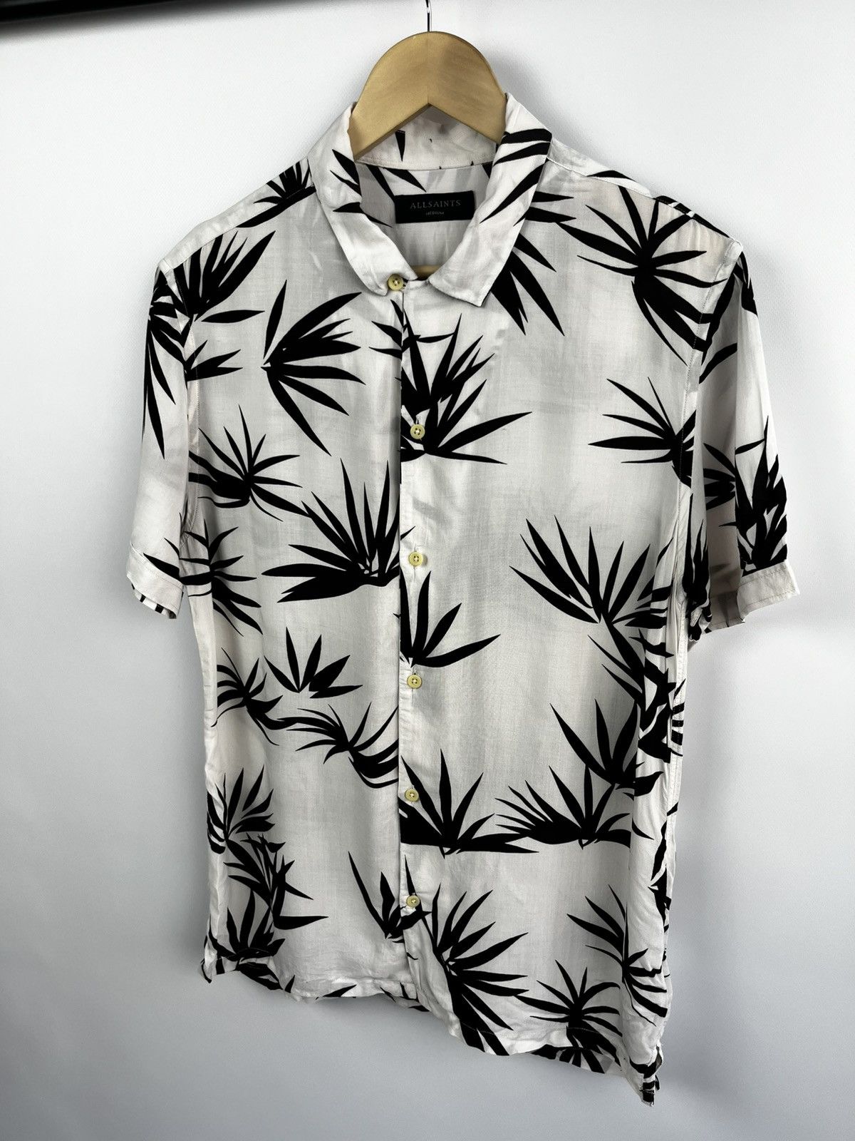 Allsaints All Saints Bhutan Shirt Men’s Medium White Floral Size US M / EU 48-50 / 2 - 1 Thumbnail